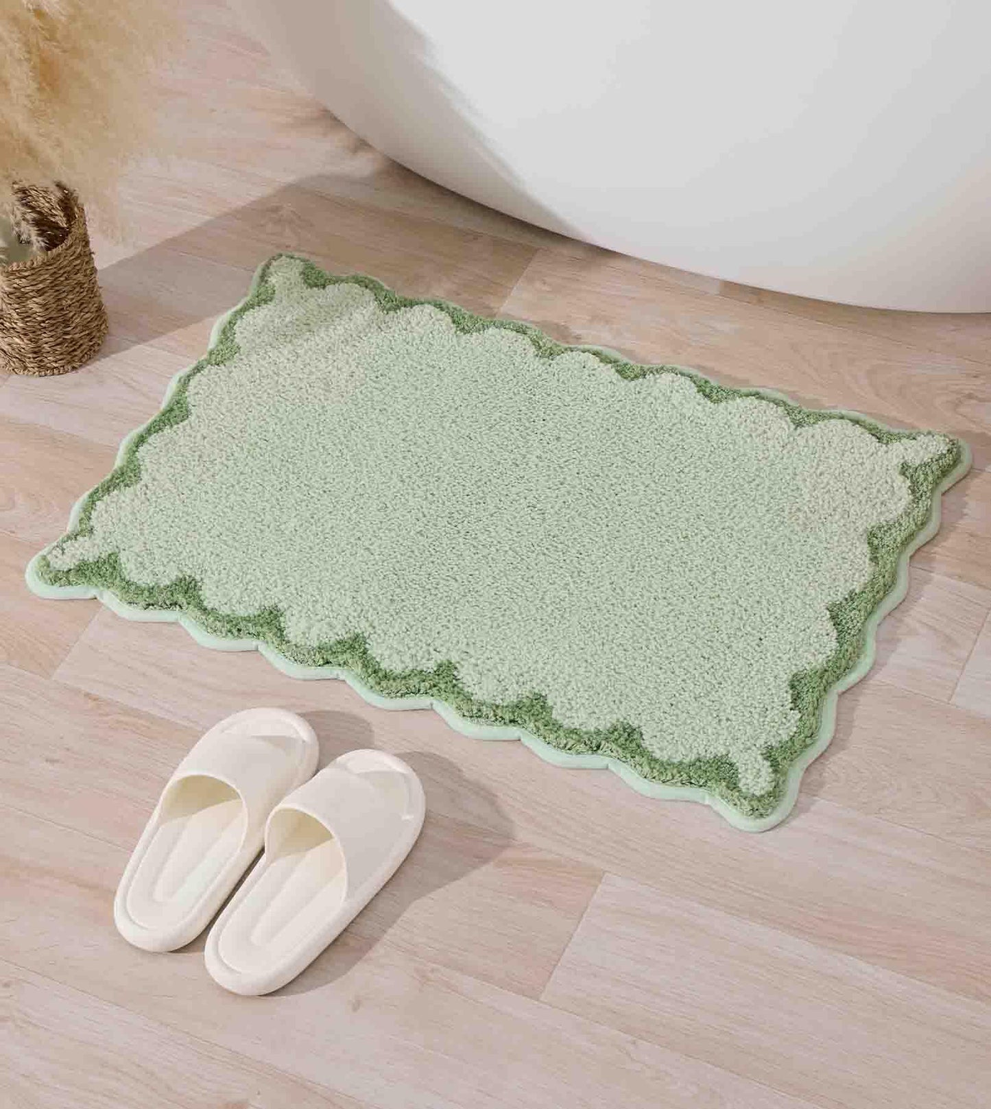ORTIGIA Small Green Scalloped Bath Mat, Cute Plush Microfiber Scallop Bathroom Rugs Non Slip Washable Quick Dry Absorbent, Bathmat Carpet for Shower Stall Vanities Kitchen Floor Entrance, 17x24