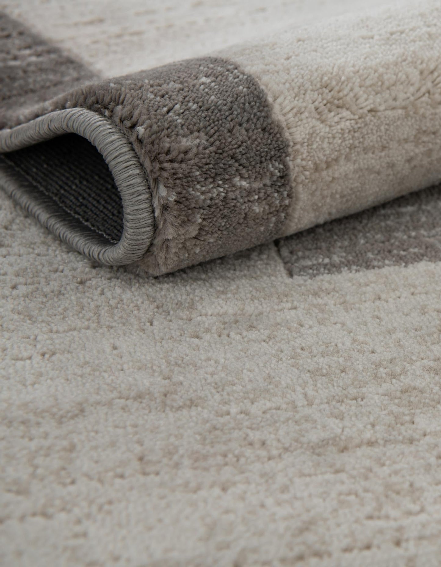 Rugs.com Uptown Collection Rug – 4x6 Gray Medium-Pile Rug Perfect for Entryways, Kitchens, Breakfast Nooks, Accent Pieces