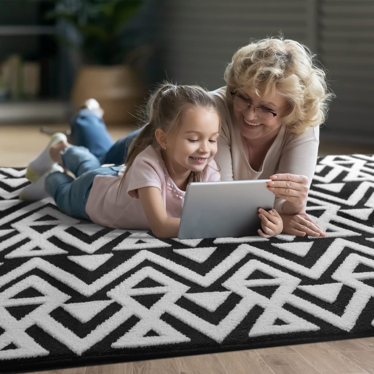 Ompaa Ultra Soft Geometric Bedroom Rugs Memory Foam Carpet, Black 5 x 8 Feet, Cozy Area Rugs for Living Room Couch Dorm Bedside Kids Girls Teens Room Nursery Decor Floor Mat