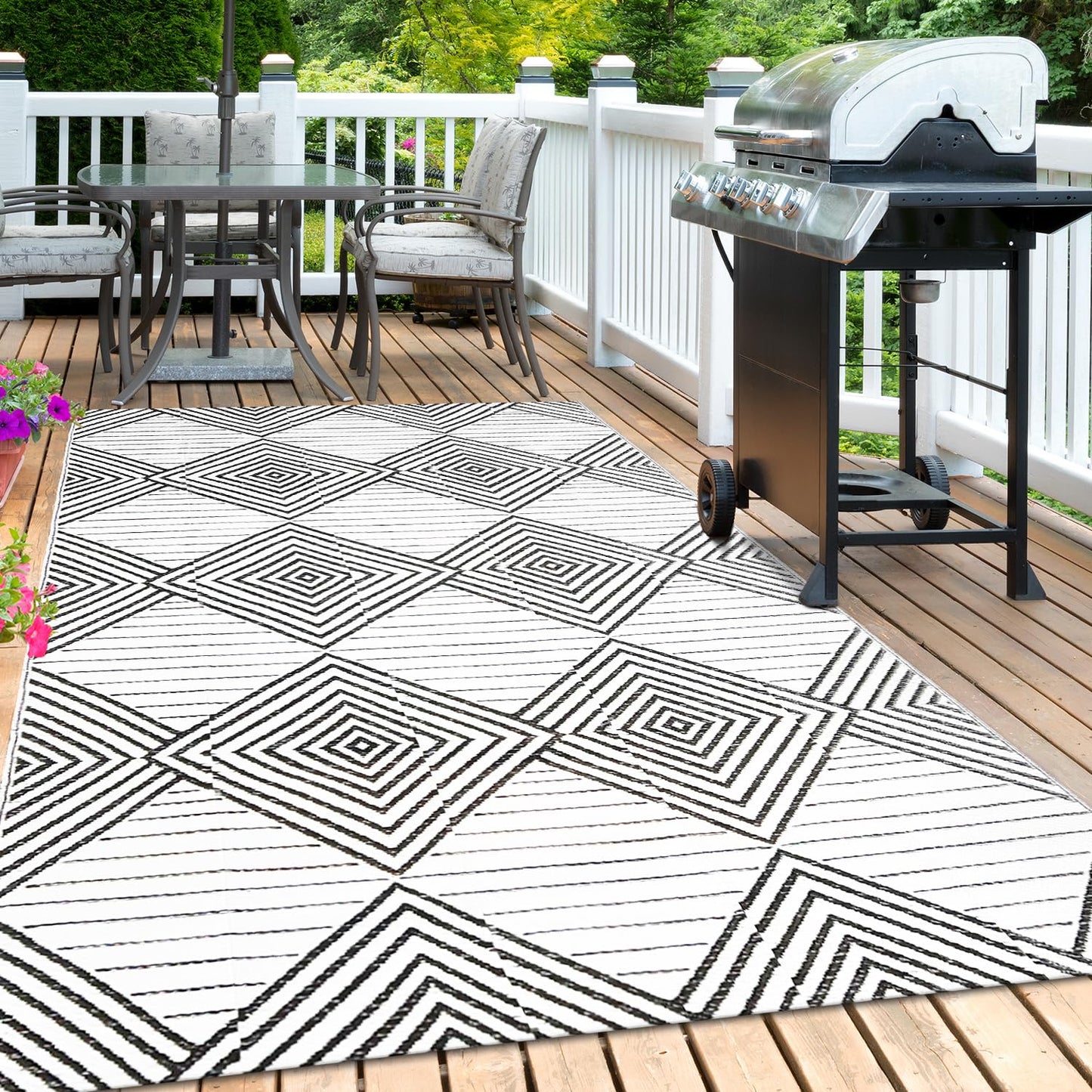 Waterproof Outdoor Rug 5x8ft, Foldable Reversible Plastic Straw Mat for Patio RV Deck Porch Backyard Balcony Camping Picnic Beach Indoor Outdoor Carpet, Black&White
