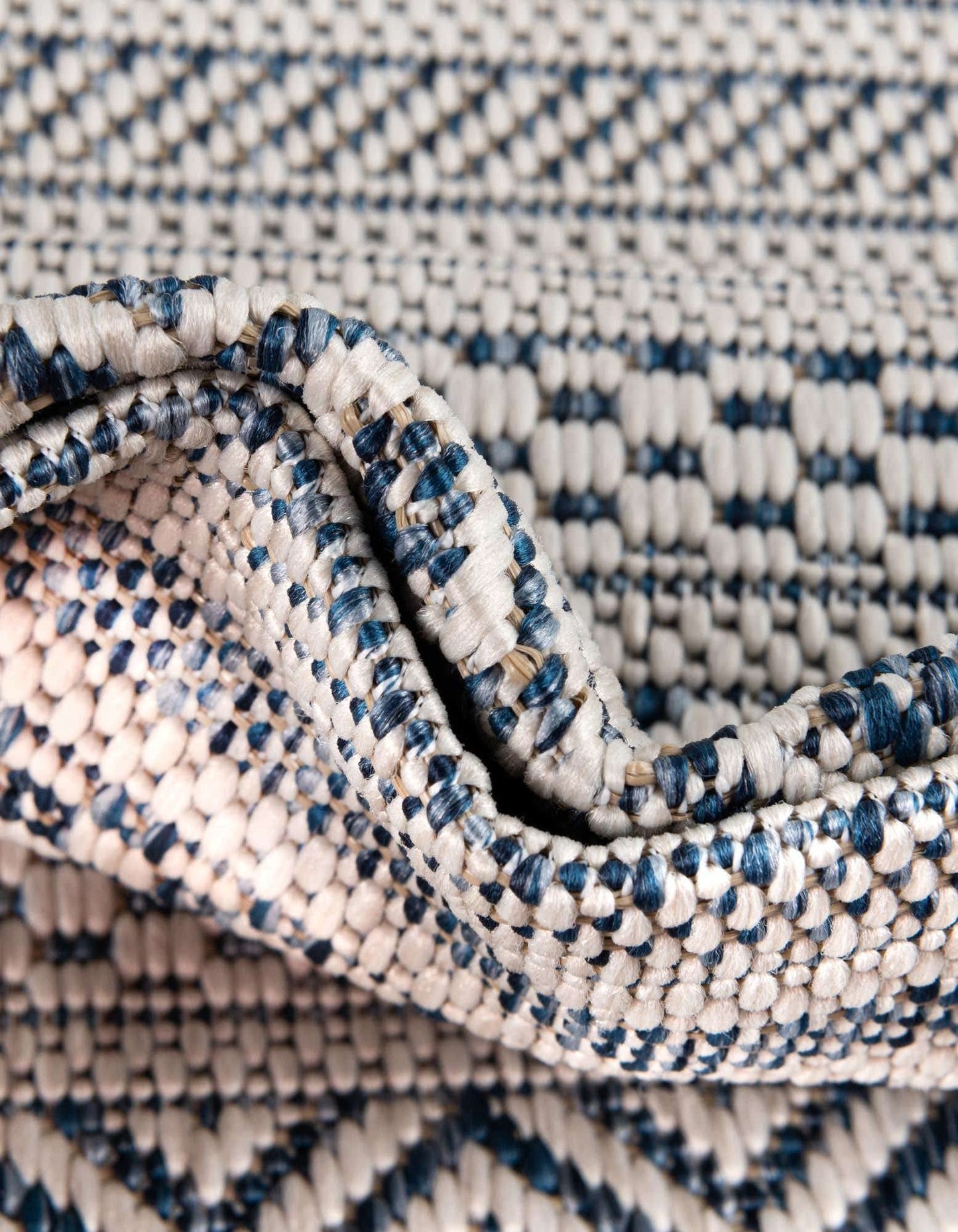 Unique Loom Outdoor Striped Collection Area Rug - Maia (3' 3" x 5' 3" Oval, Light Blue/Ivory)