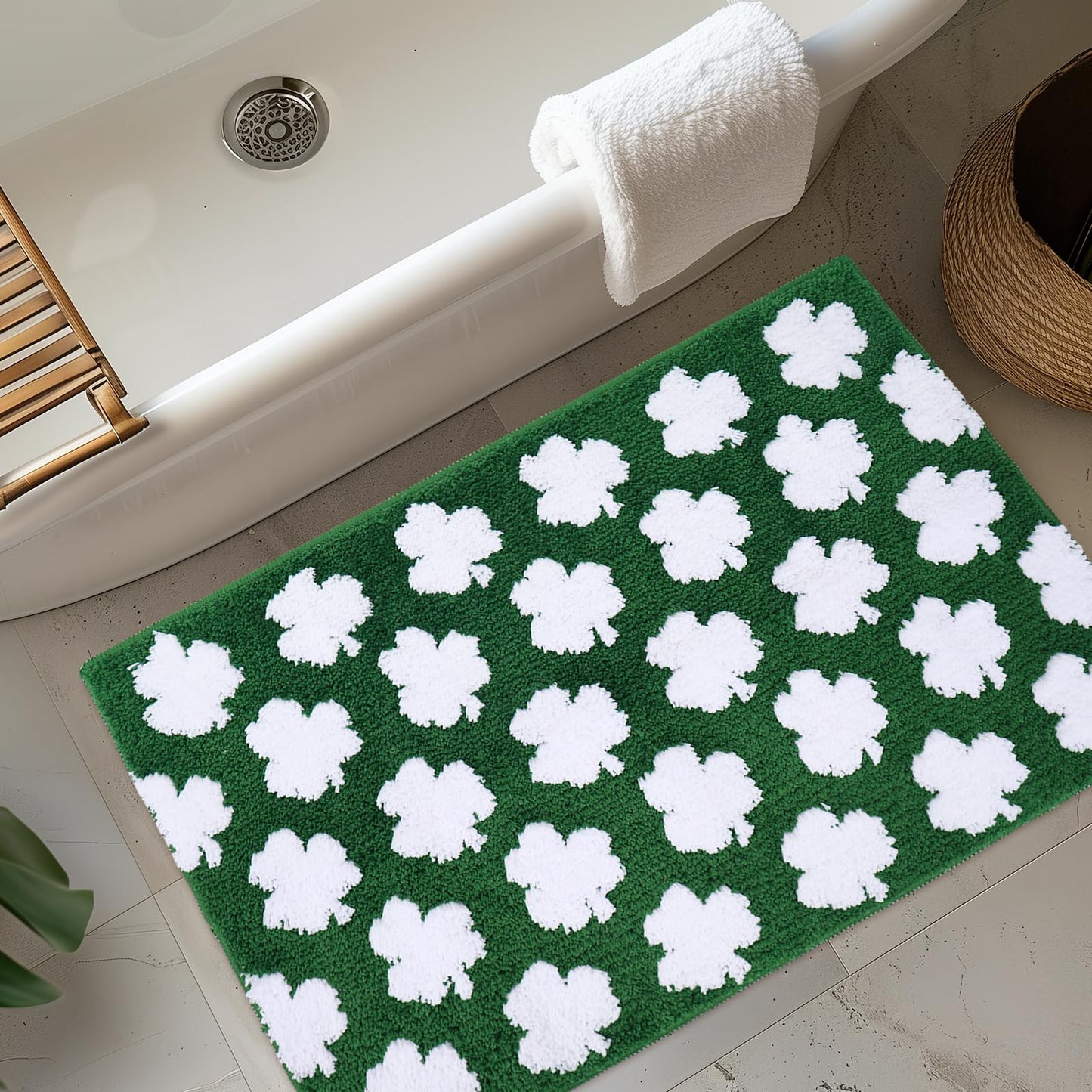 FYSUIMU St. Patrick's Day Rug Bath Mat 19.7 x 31.5” Absorbent Floor Carpet Non Slip Green White Shamrock Lucky Clover Bathroom Rug for Irish Holiday Home Bathroom Floor Decoration