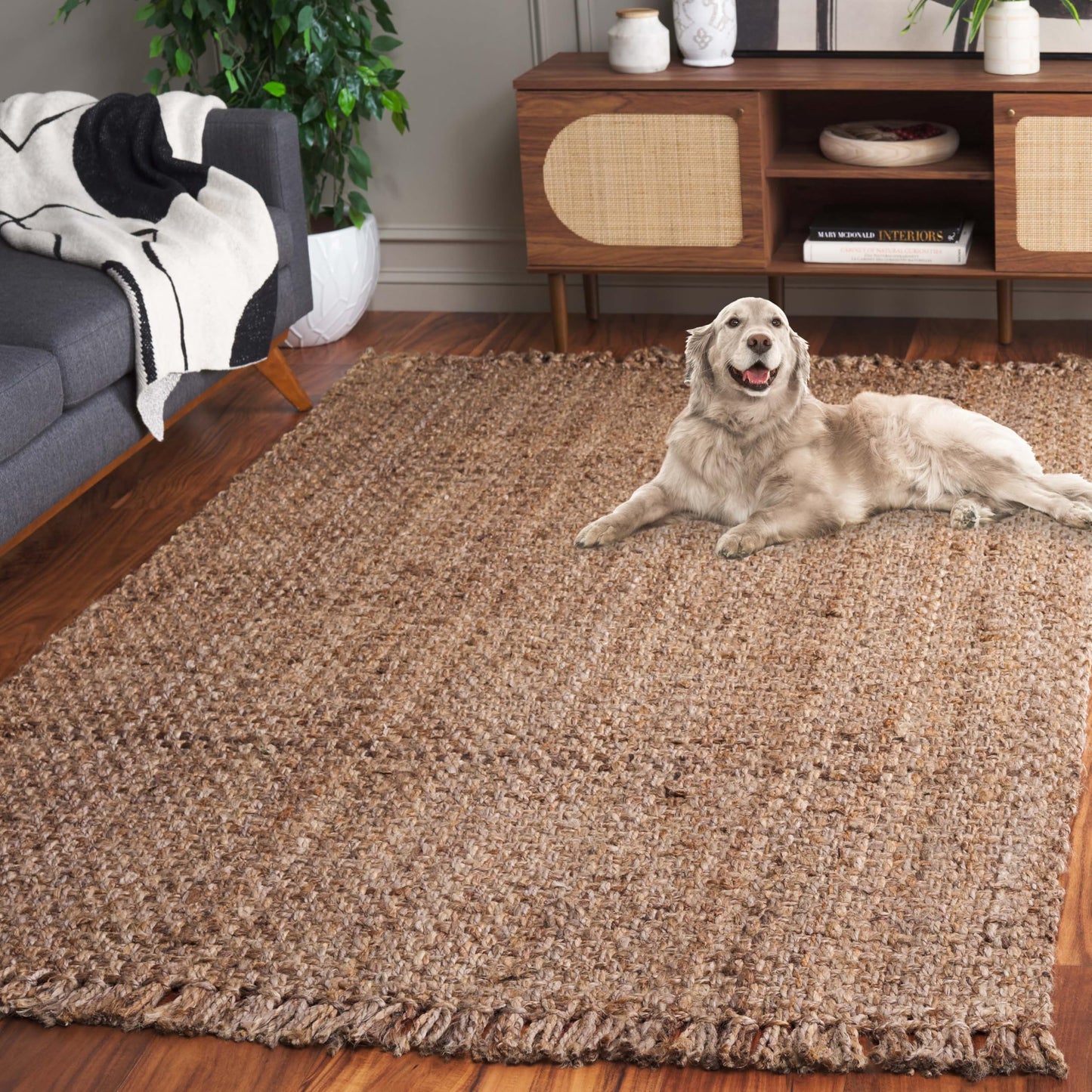 SAFAVIEH Natural Fiber Collection Area Rug - 5' x 8', Natural, Handmade Tassel Jute, Ideal for High Traffic Areas in Living Room, Bedroom (NF467A)