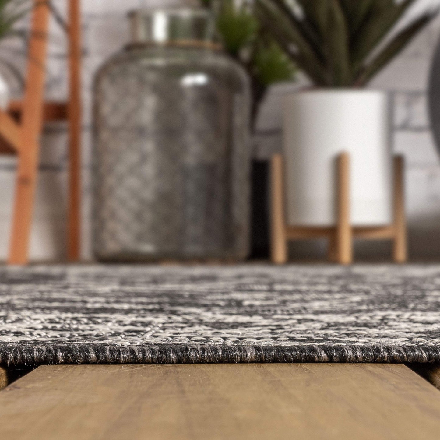 JONATHAN Y Vine & Border Indoor Outdoor Round Area Rug 5 Ft Black/Gray, Palazzo Textured Weave for Backyard, Patio, Porch, Easy-Cleaning, High Traffic, Pet-Friendly, Non-Shedding (SMB103C-5R)