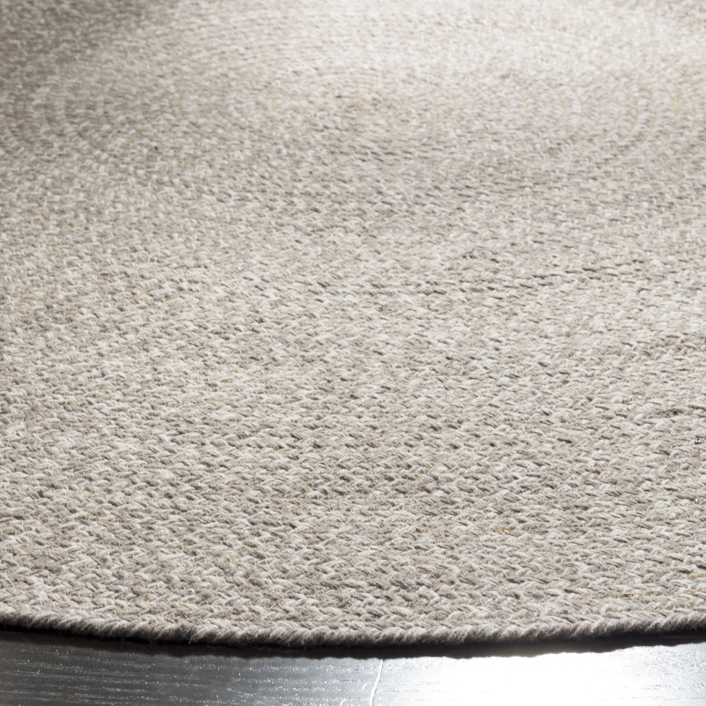 SAFAVIEH Braided Collection Area Rug - 5' Round, Ivory & Beige, Handmade Woven Cotton, Boho Reversible Style, Ideal for Living Room, Bedroom, Dining Space (BRD256B)