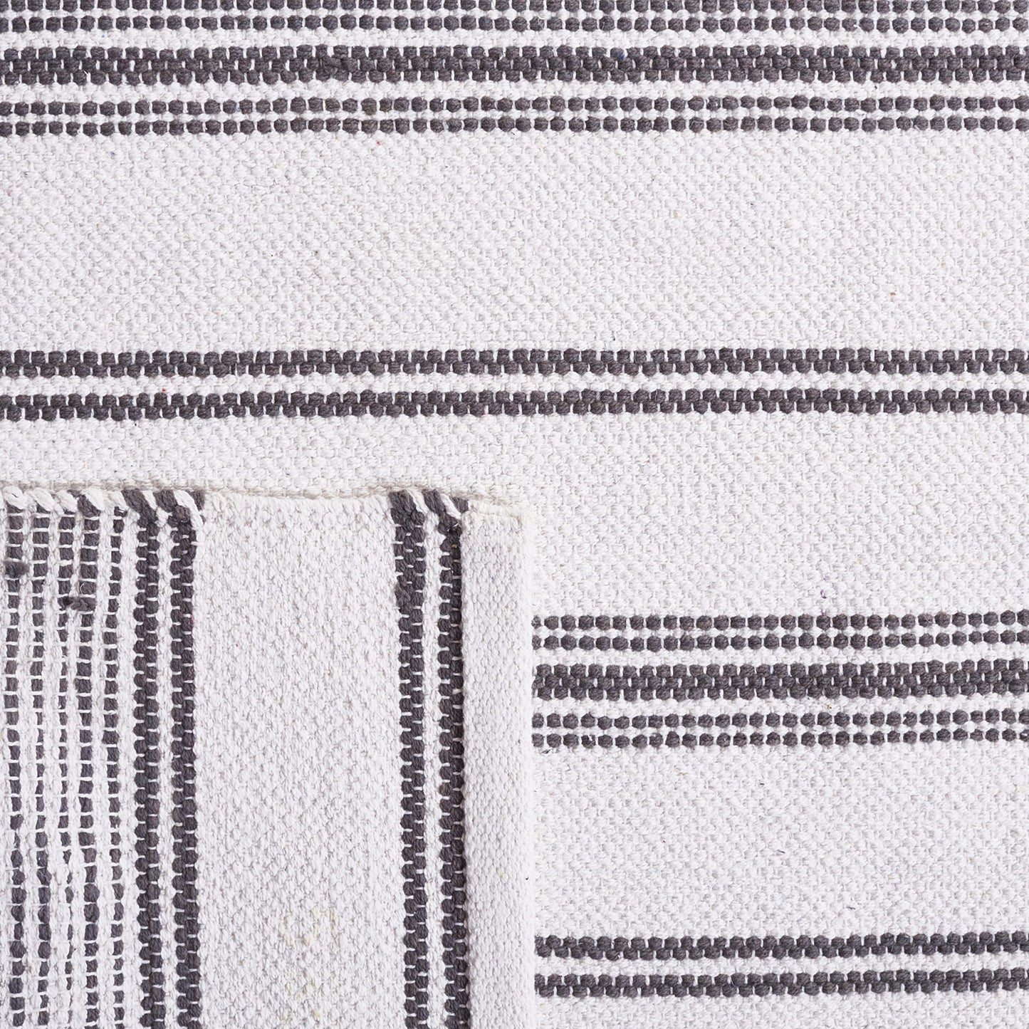 SAFAVIEH Montauk Collection Accent Rug - 3' x 5', Dark Grey & Ivory, Flat Weave Boho Stripe Cotton Design, Easy Care, Ideal for High Traffic Areas in Entryway, Living Room, Bedroom (MTK708H)