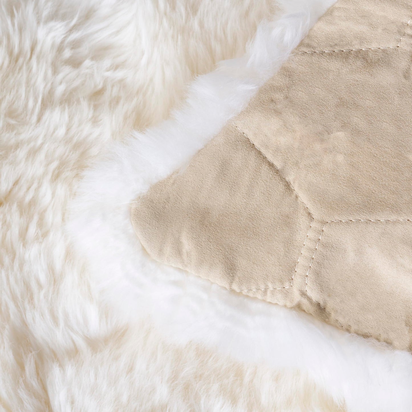 SAFAVIEH Sheep Skin Collection Accent Rug - 4' x 6', Natural & White, Handmade Rustic Glam Genuine Pelt, 3.4-inch Thick Ideal for High Traffic Areas in Entryway, Living Room, Bedroom (SHS211A)