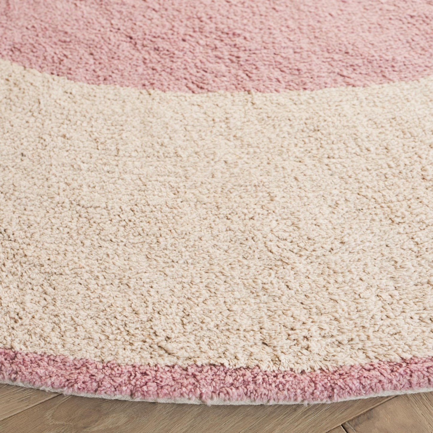 SAFAVIEH Washable Rug Easy Care Collection - 4' Round, Ivory & Pink, Handmade Cotton, Easy to Clean, Ideal for Foyer, Kitchen, Nursery, Office, Bedroom (ECR220U)