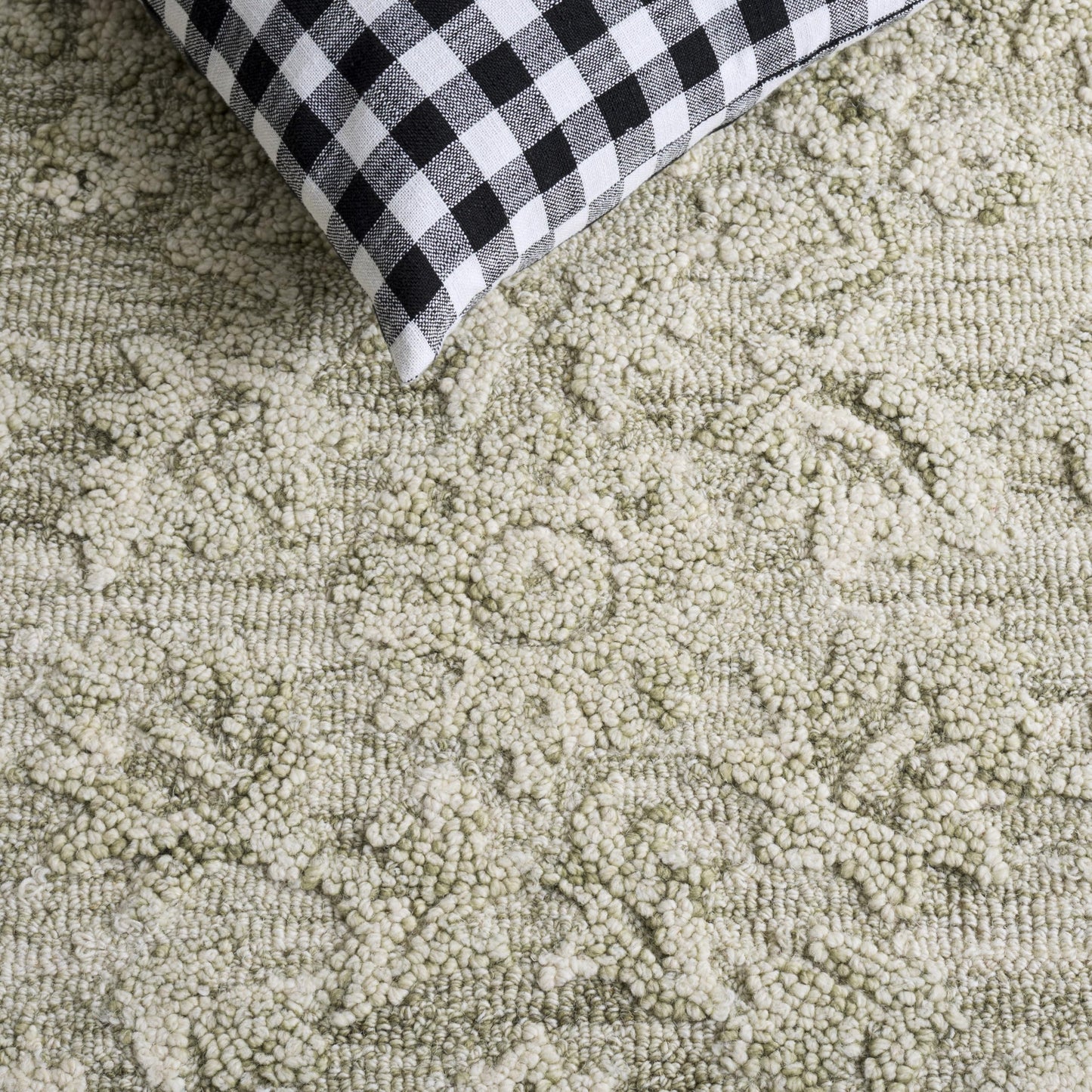 SAFAVIEH Area Rug 6x9 - Blossom Collection - Sage & Ivory, Handmade Wool, Ideal for Living Room, Bedroom, Dining Space (BLM411W)