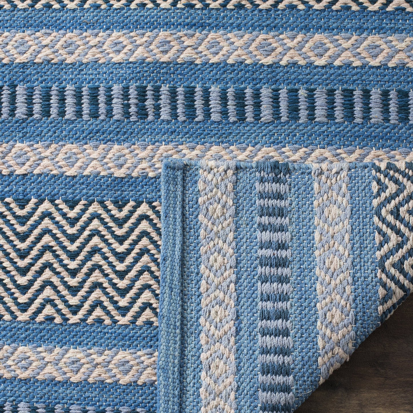 SAFAVIEH Montauk Collection Runner Rug - 2'6" x 12', Blue & Grey, Handmade Flat Weave Stripe Cotton, Ideal for High Traffic Areas in Living Room, Bedroom (MTK214A)