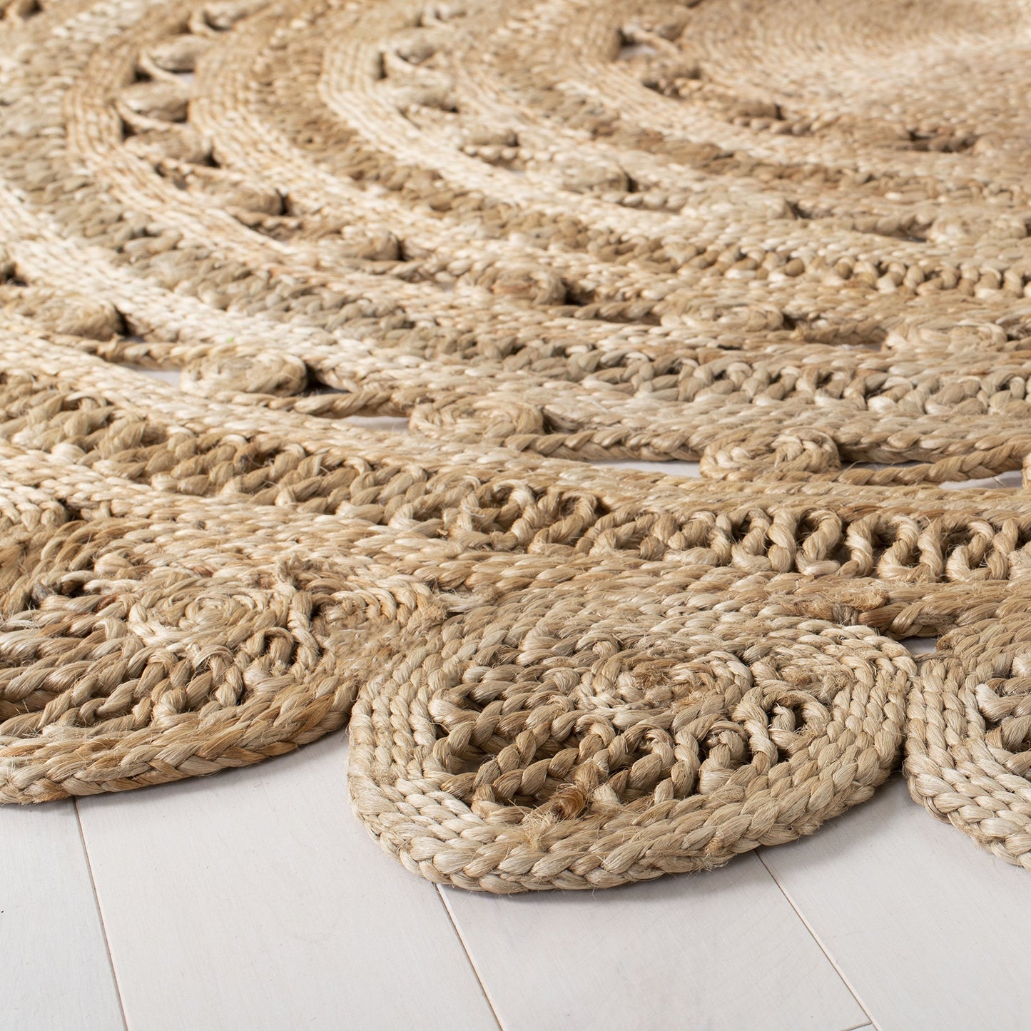 SAFAVIEH Natural Fiber Collection Area Rug - 4' Round, Natural, Handmade Boho Charm Braided Jute, Ideal for High Traffic Areas in Living Room, Bedroom (NF805B)