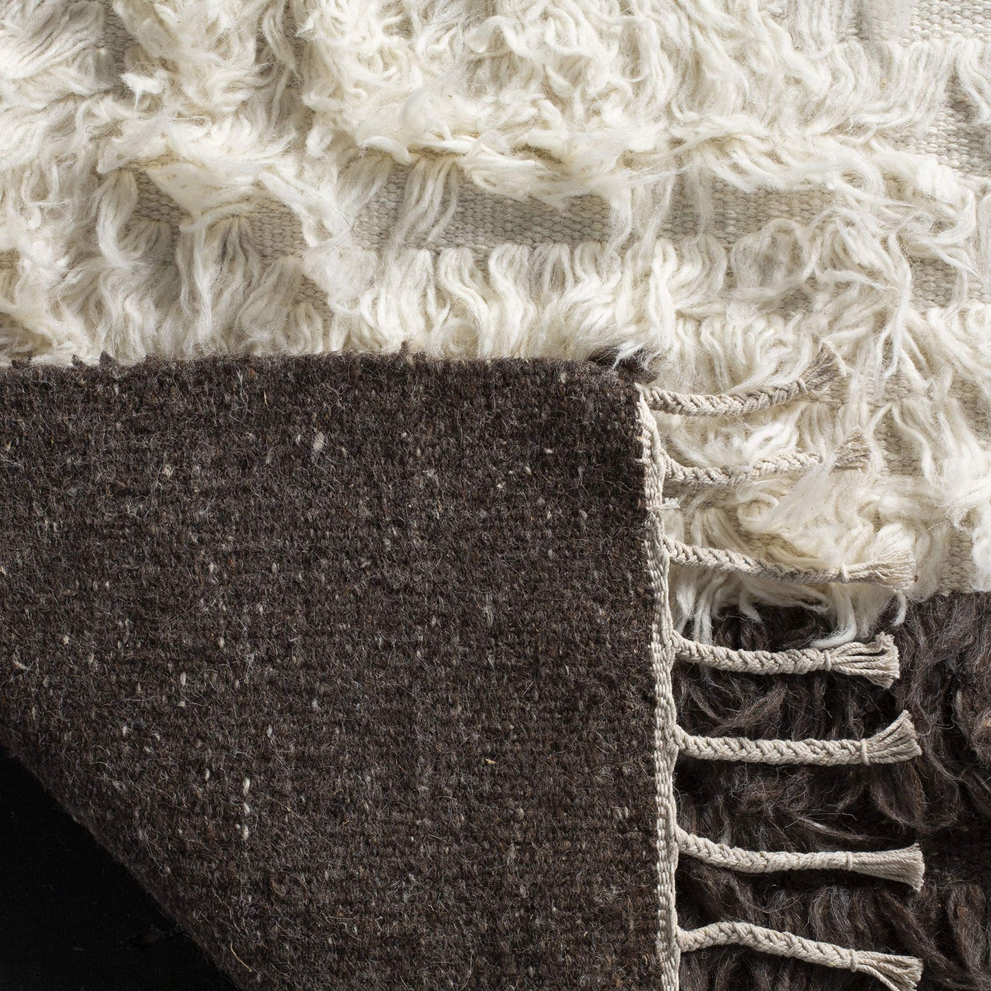 SAFAVIEH Kenya Collection Accent Rug - 4' x 6', Ivory & Grey, Hand-Knotted Tribal Tassel Wool, Ideal for High Traffic Areas in Entryway, Living Room, Bedroom (KNY226A)