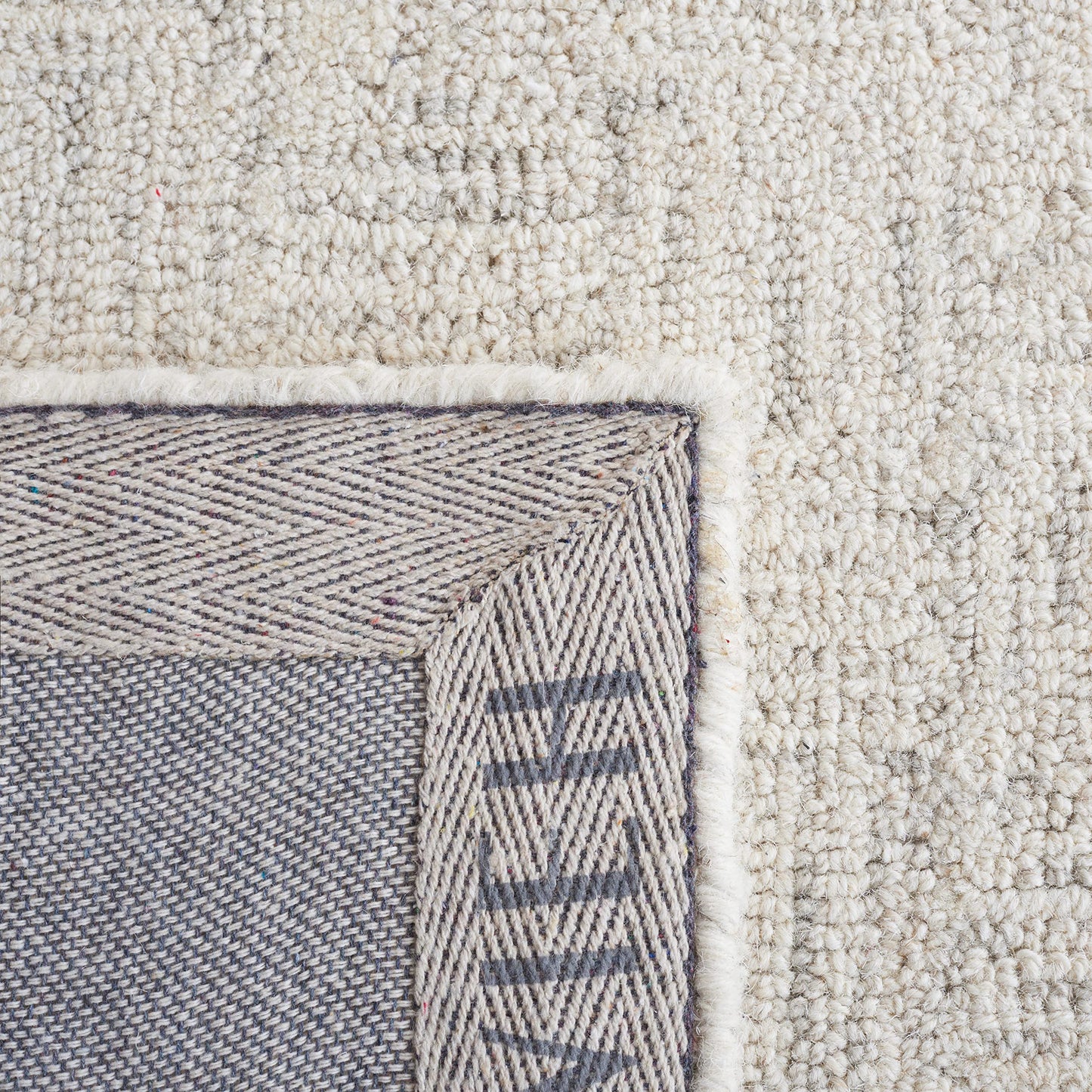 SAFAVIEH Micro-Loop Collection Area Rug - 7' Square, Light Grey & Ivory, Handmade Wool, Ideal for High Traffic Areas in Living Room, Bedroom (MLP537F)