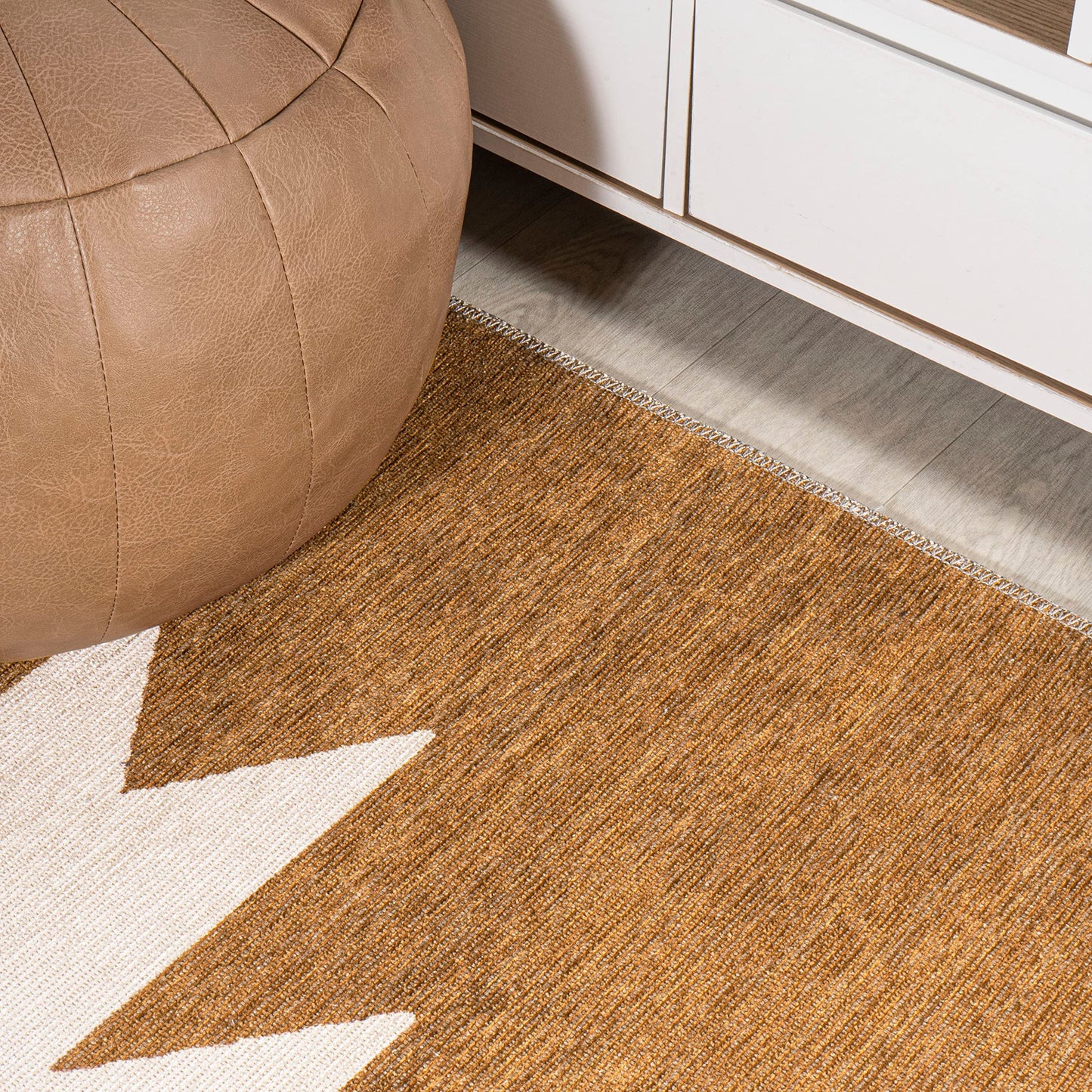 JONATHAN Y Machine Washable Indoor Area Rug 4X6 Terracotta/Cream, Chayton Minimalist Geometric for Living Room, Bedroom, Kitchen, Office, Easy-Cleaning, Pet-Friendly, Non-Shedding WSH110A-4
