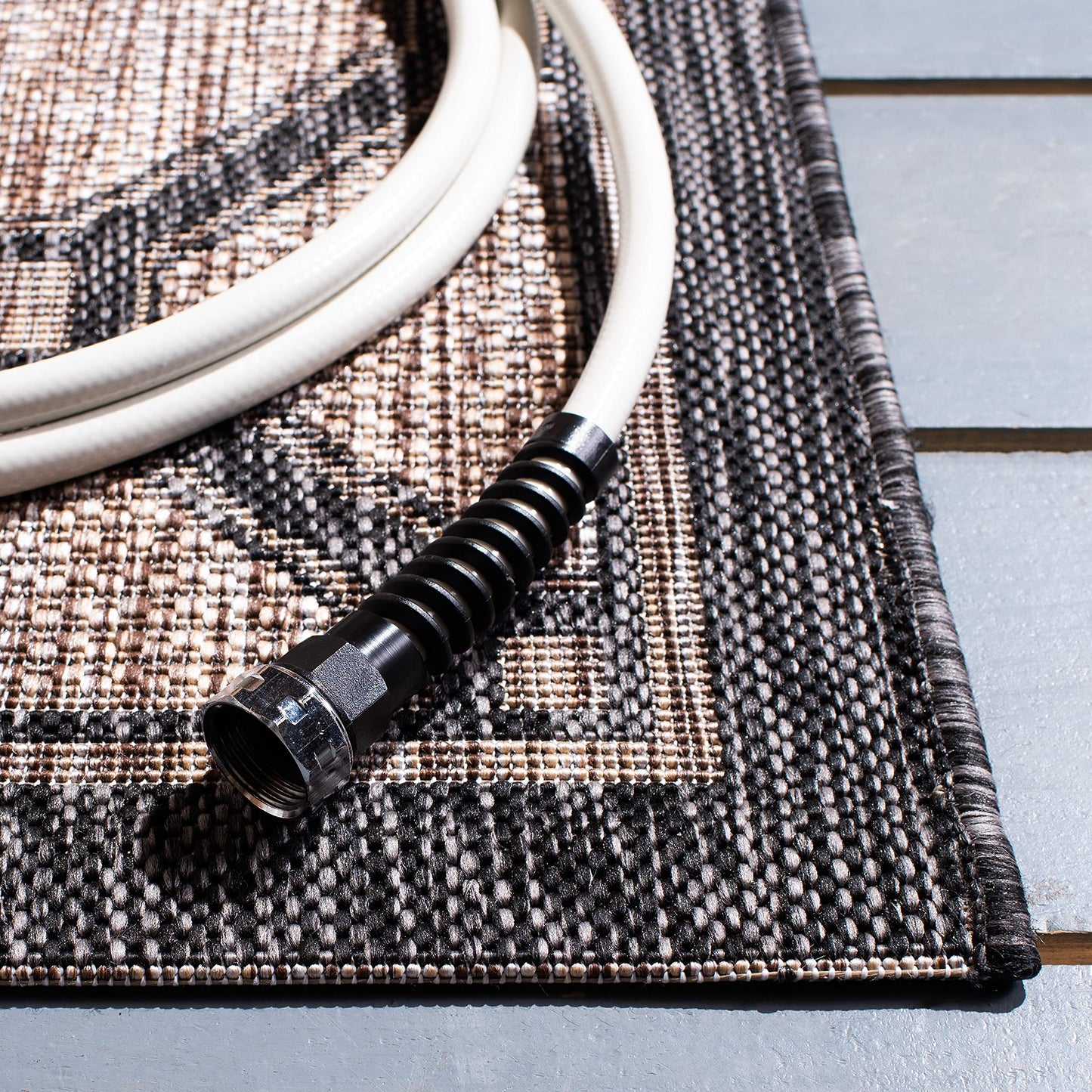 SAFAVIEH Courtyard Collection 5'3" x 7'7" Natural / Black CY8471 Indoor/ Outdoor Waterproof Easy Cleaning Patio Backyard Mudroom Area Rug