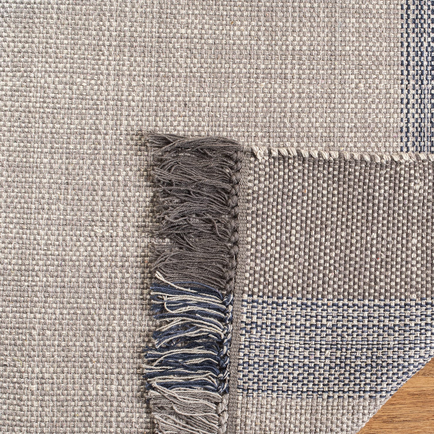 SAFAVIEH Montauk Collection Area Rug - 9' x 12', Blue & Grey, Handmade Flat Weave Boho Farmhouse Cotton Stripe Fringe, Ideal for High Traffic Areas in Living Room, Bedroom (MTK301M)