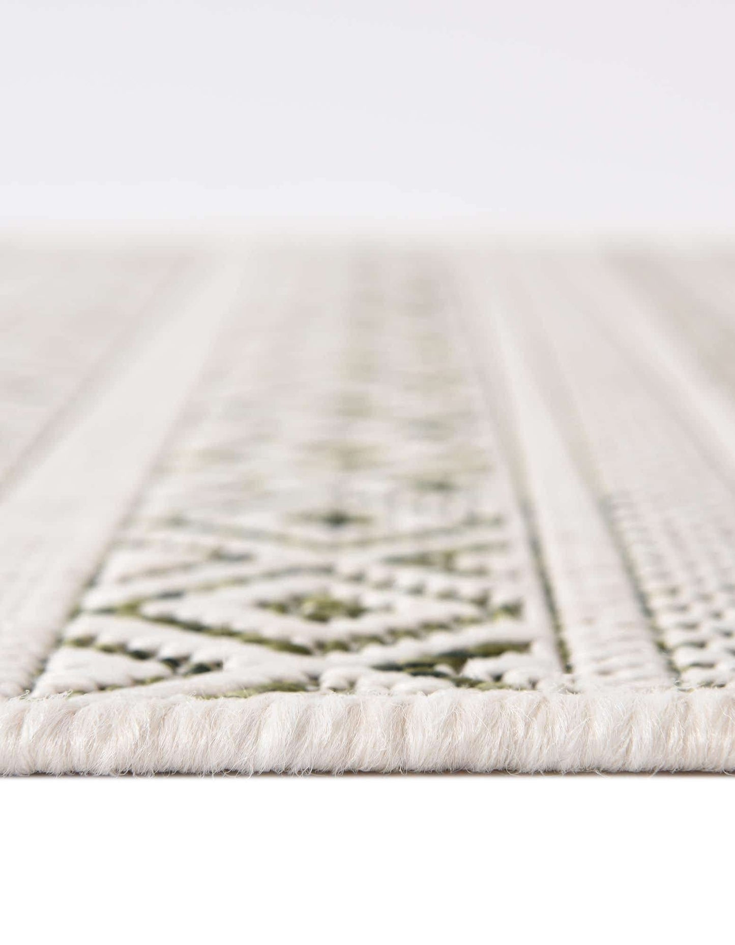 Unique Loom Outdoor Striped Collection Area Rug - Maia (5' 3" x 7' 10" Oval, Green/Ivory)