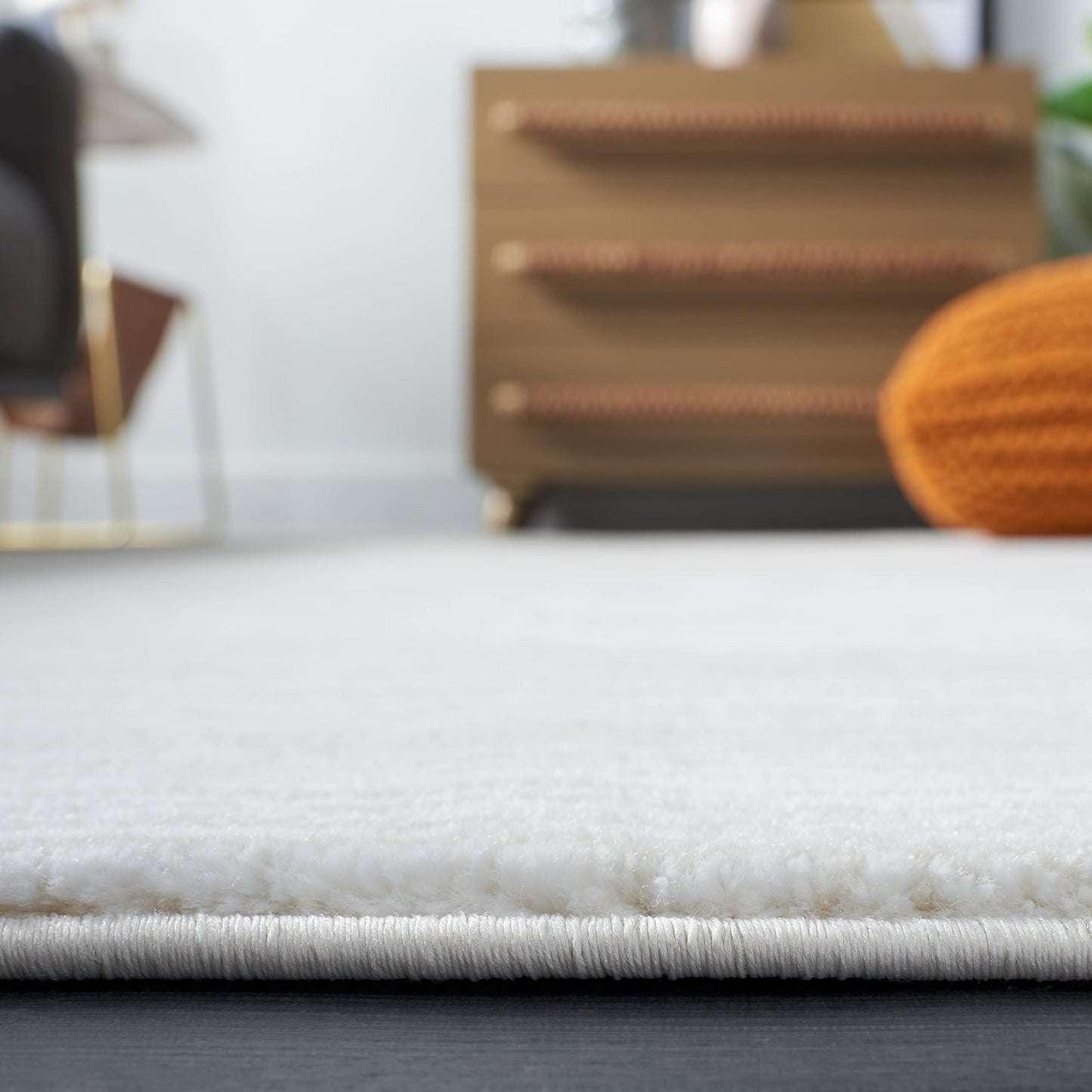 SAFAVIEH Vision Collection Round Rug - 10' Round, Ivory, Modern Ombre Design, Non-Shedding & Easy to Clean, Ideal for Living Room, Bedroom, Dining Space (VSN606J)