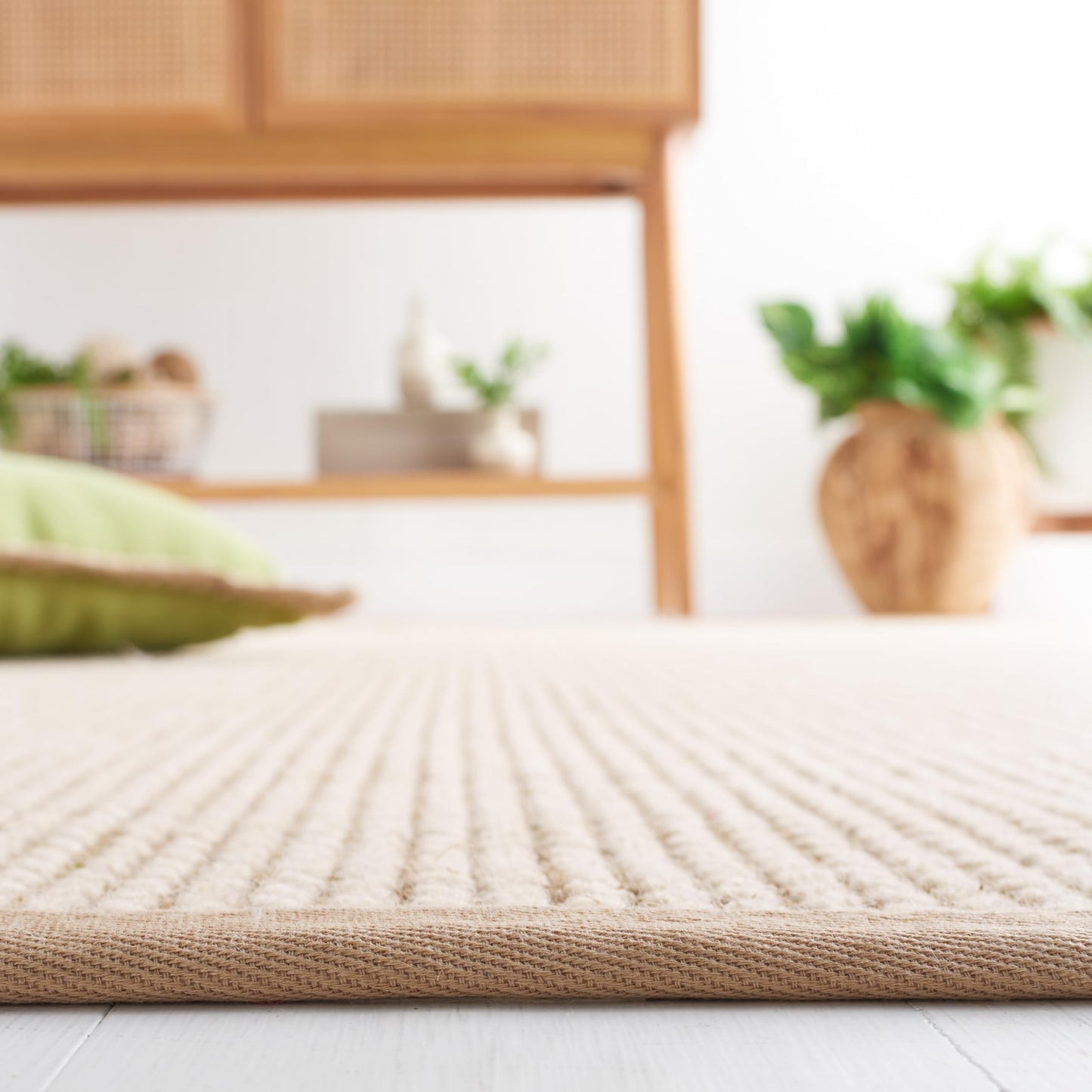 SAFAVIEH Area Rug 3x5 - Natural Fiber Collection - Beige, Sisal & Wool, Woven Design with Border (NF475B)