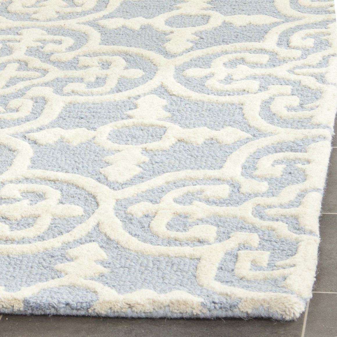 SAFAVIEH Cambridge Collection Accent Rug - 3' x 5', Light Blue & Ivory, Handmade Moroccan Wool, Ideal for High Traffic Areas in Entryway, Living Room, Bedroom (CAM133A)