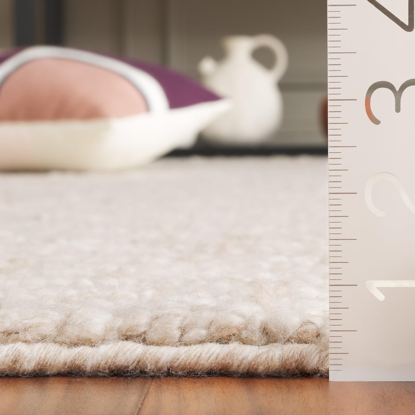 SAFAVIEH Natura Collection Area Rug - 6' x 9', Ivory & Beige, Ombre Farmhouse Design, Handmade Wool & Viscose, Ideal for The Living Room, Bedroom, Dining Room (NAT257A-6)
