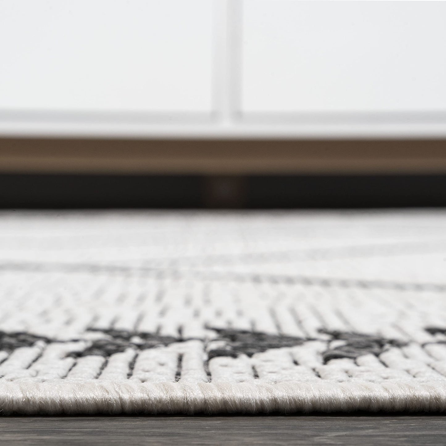 JONATHAN Y Tribal Diamond Trellis Indoor Outdoor Area Rug 5X8 Ivory/Black, Derya for Backyard, Patio, Porch, Easy-Cleaning, High Traffic, Pet-Friendly, Non-Shedding (SMB129D-5)