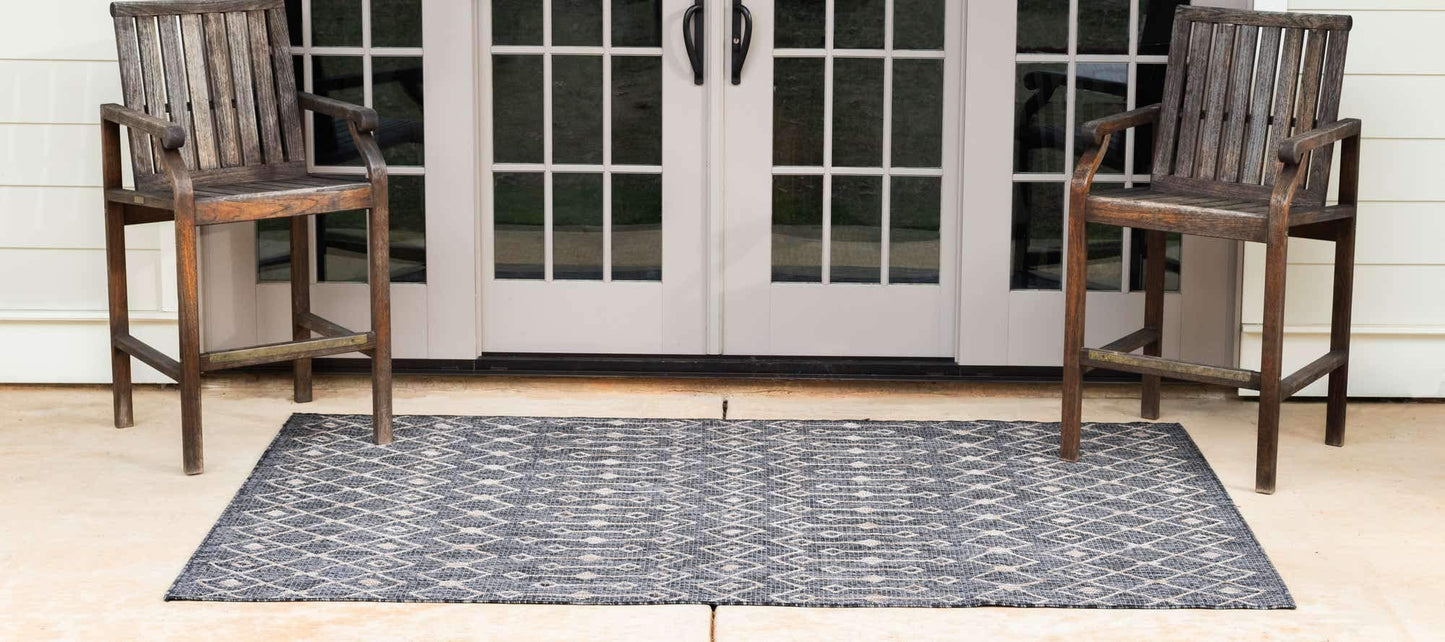 Unique Loom Outdoor Trellis Collection Area Rug - Tribal Trellis (6' 1" x 9' Rectangle, Charcoal Gray/ Natural)