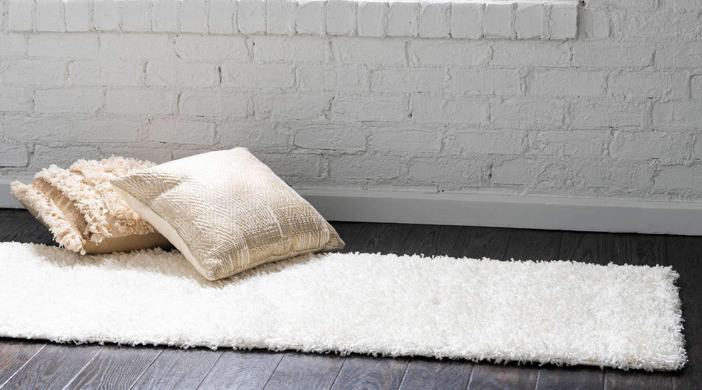 Unique Loom Solid Shag Collection Area Rug (2' 6" x 13' 1" Runner, Snow White)