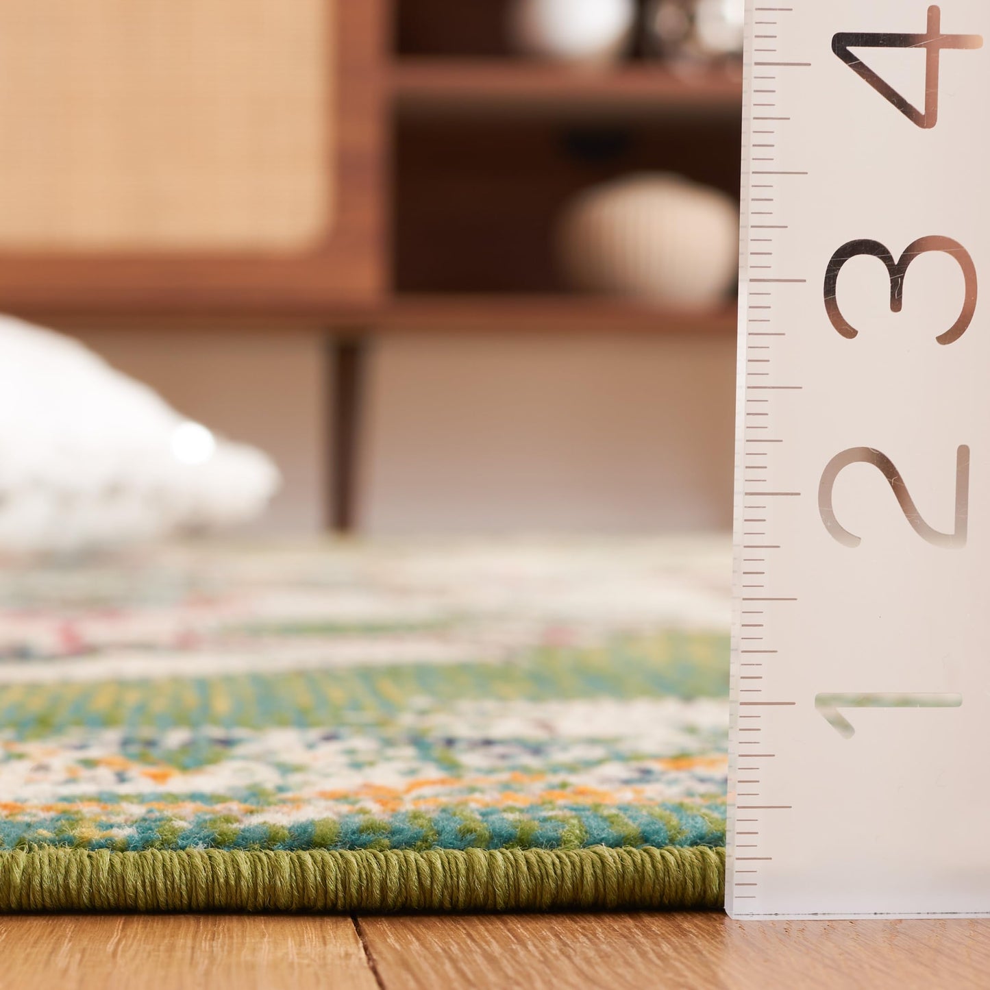 SAFAVIEH Madison Collection Area Rug - 6' x 9', Green & Aqua, Boho Medallion Distressed Design, Non-Shedding & Easy Care, Ideal for High Traffic Areas in Living Room, Bedroom, Dining (MAD452Y-6)