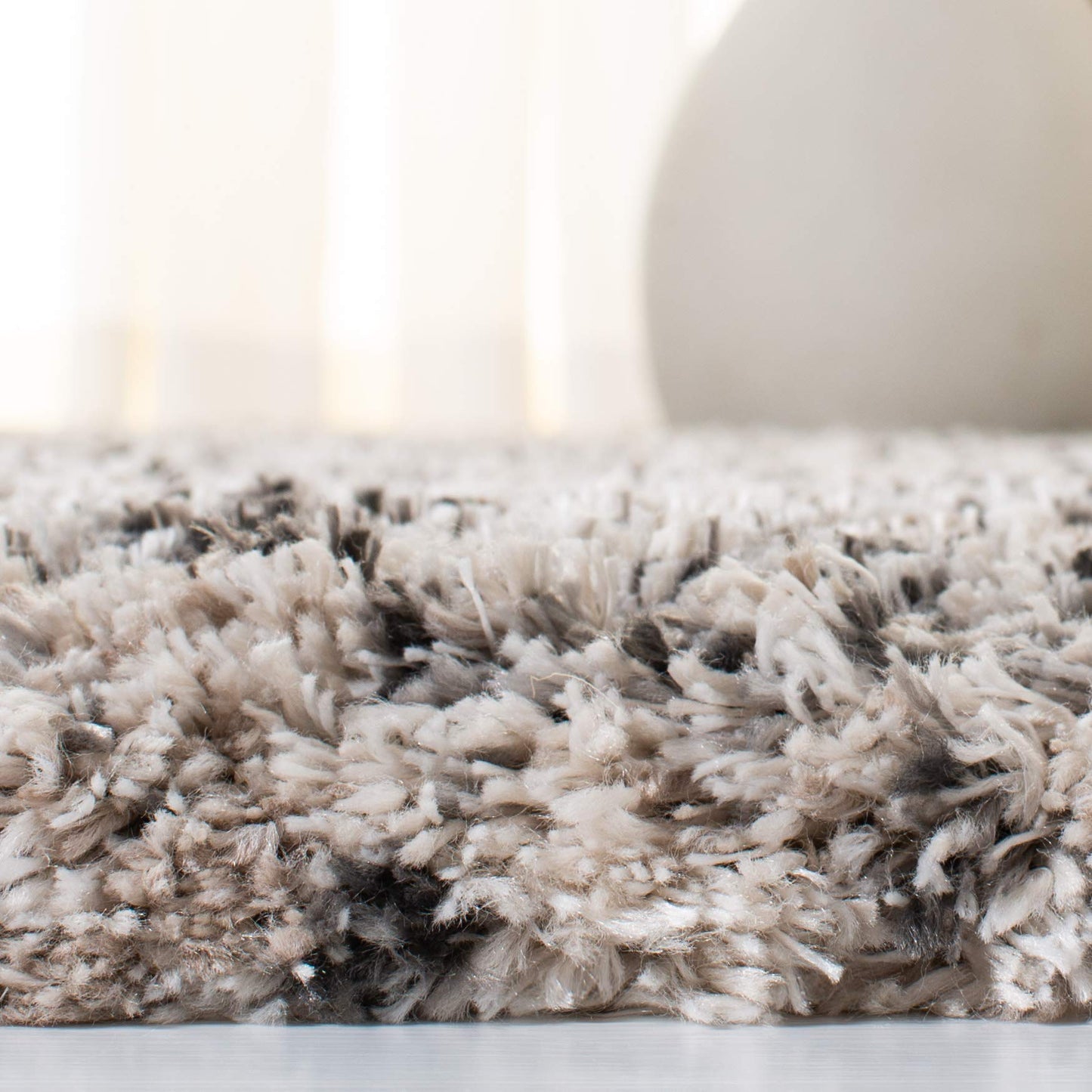 SAFAVIEH Iceland Shag Collection Area Rug - 5'3" x 7'6", Cream & Grey, Modern Design, Easy Care, 2.5-inch Thick Ideal for High Traffic Areas in Living Room, Bedroom (ISG519A)