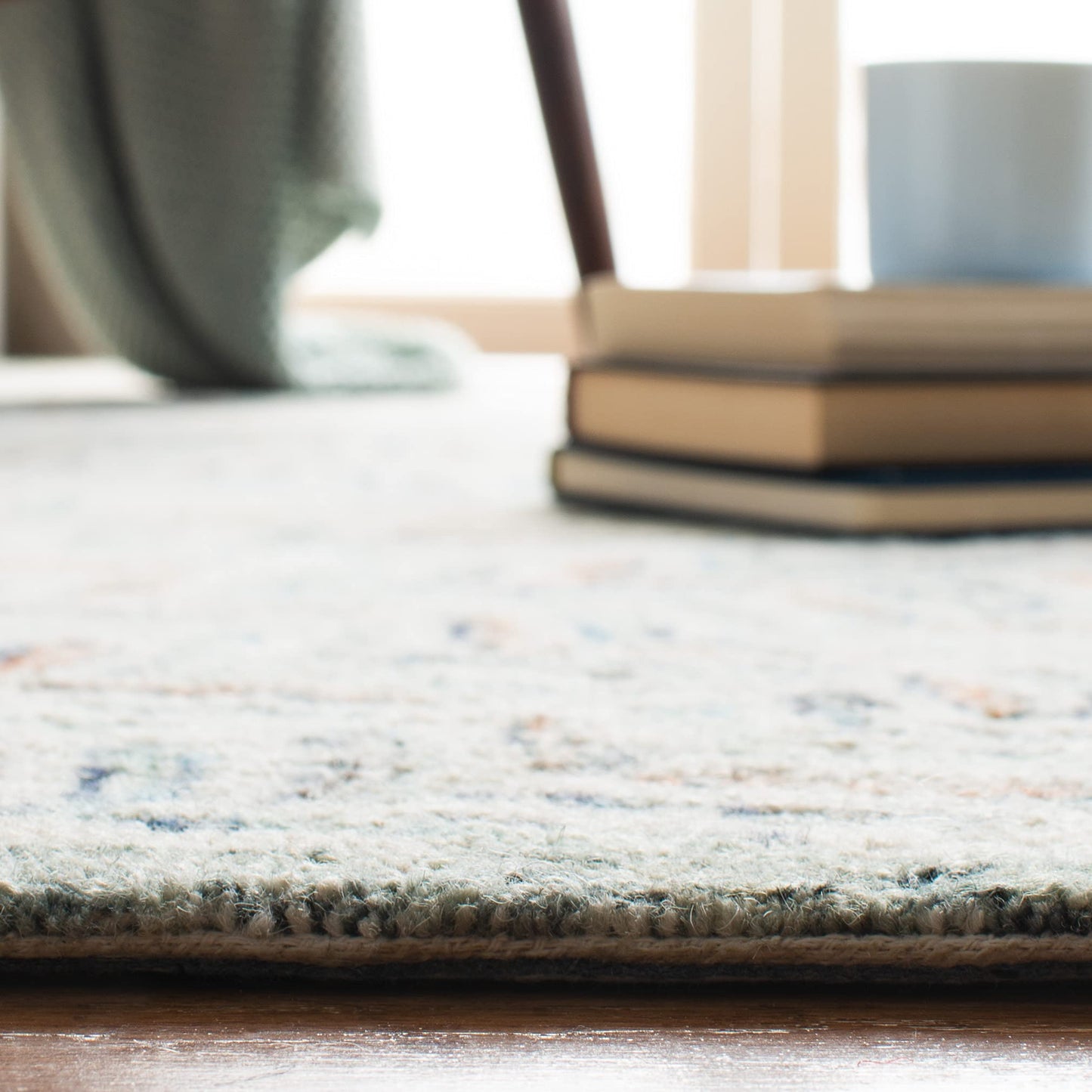 SAFAVIEH Capri Collection Area Rug - 2'3" x 11', Ivory & Blue, Handmade Wool, Ideal for High Traffic Areas in Living Room, Bedroom (CPR208A)