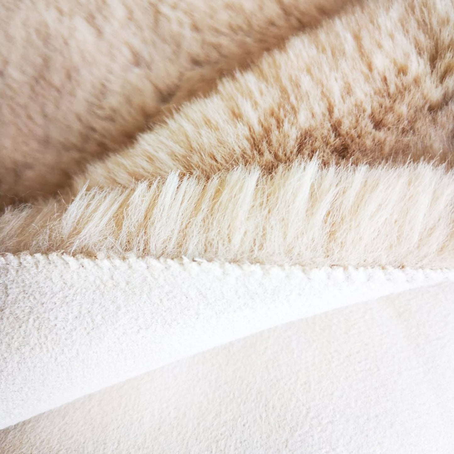 Ghouse Soft Faux Sheepskin Fur Rug 2x4 Light Brown Beige Fluffy Bedside Rugs Plush Rug Shag Nursery Carpet Area Rugs for Living Room Bedroom Playing Room Decor