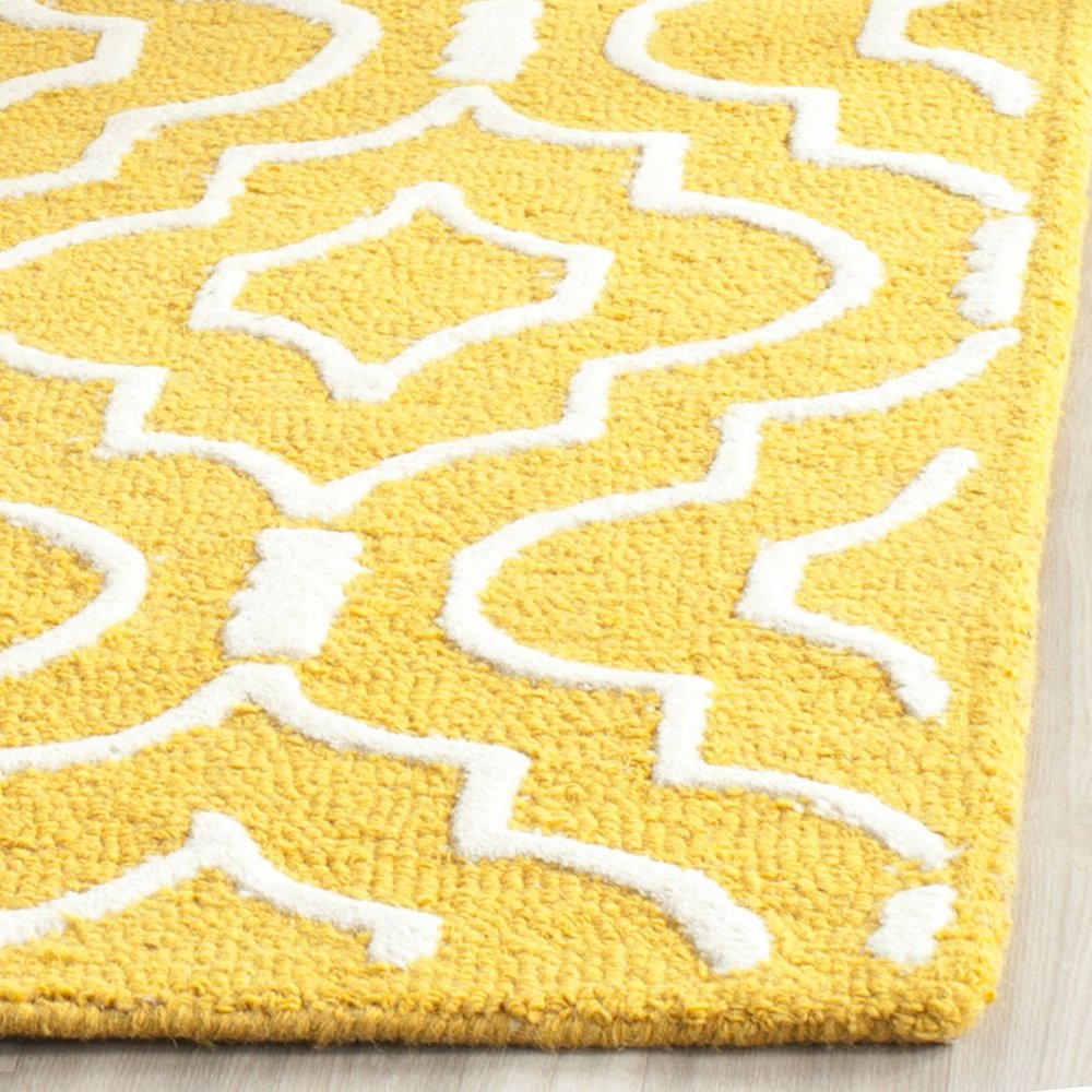 SAFAVIEH Cambridge Collection Accent Rug - 4' x 6', Gold & Ivory, Handmade Moroccan Wool, Ideal for High Traffic Areas in Entryway, Living Room, Bedroom (CAM141Q)