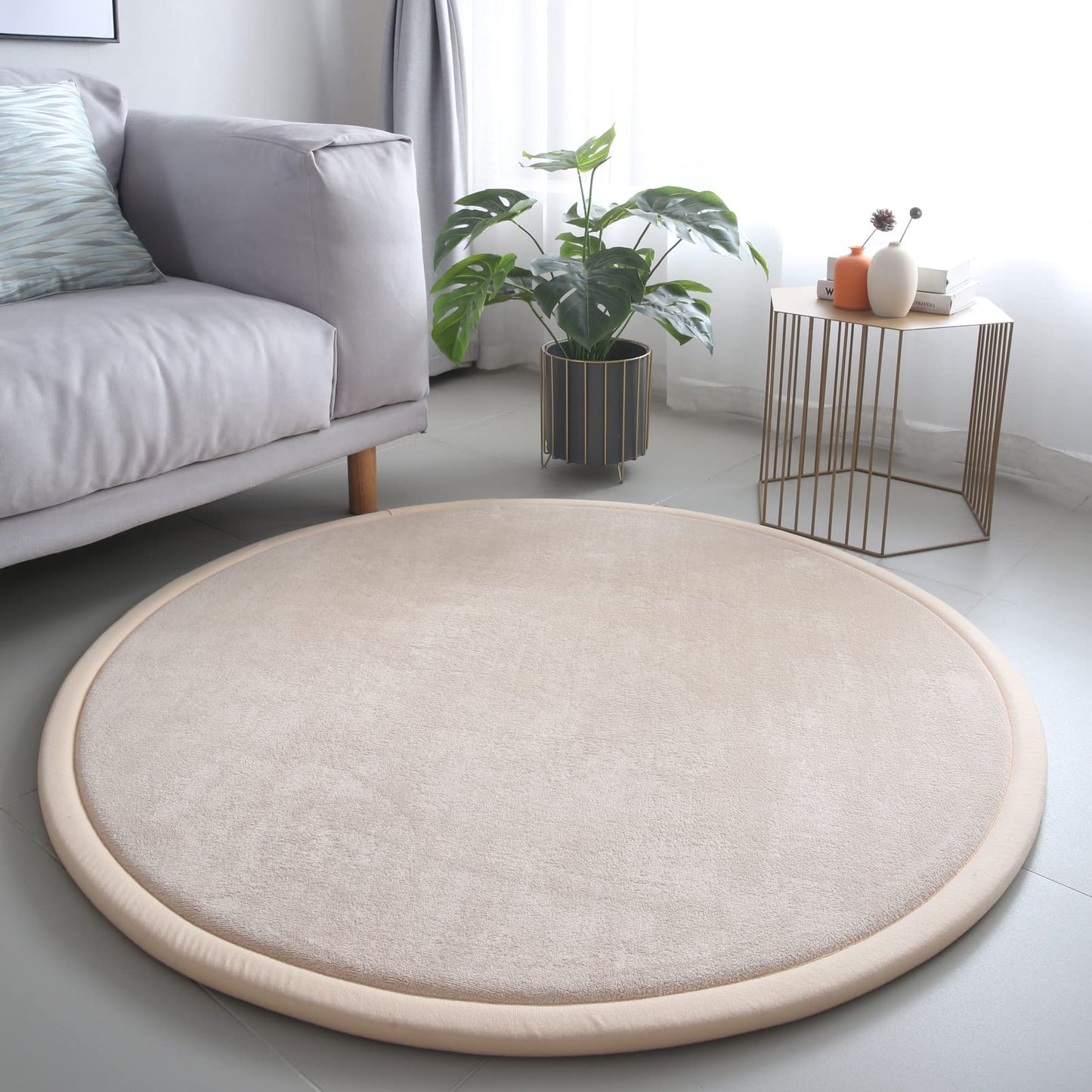 Loartee Thick Kids Round Rug - Coral Velvet Area Rugs, Memory Foam Circular Carpet for Nursery Playroom Home Decor Dormitory, Diameter 47 inch, Brown