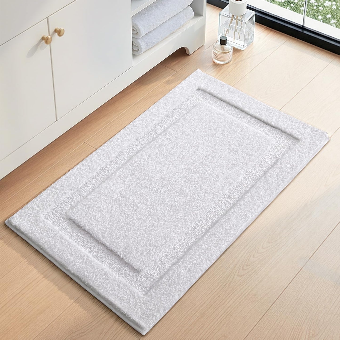 Color&Geometry White Bathroom Rugs 30x20, Extra Soft Absorbent Microfiber Bath Rugs, Non-Slip Bathroom mat, Washable Plush Bath Mats for Bathroom, Shower, Bathtub, Laundry, White