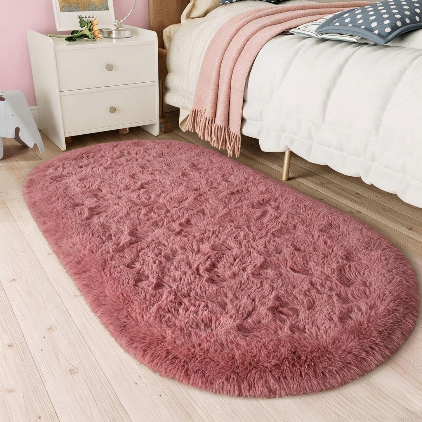 LOCHAS Bedroom Rug 2.6' x 5.3', Blush Fluffy Shaggy Area Rug for Bedroom Bedside, Soft Oval Throw Rugs Carpet for Kids Girls Nursery Living Room Home Decor