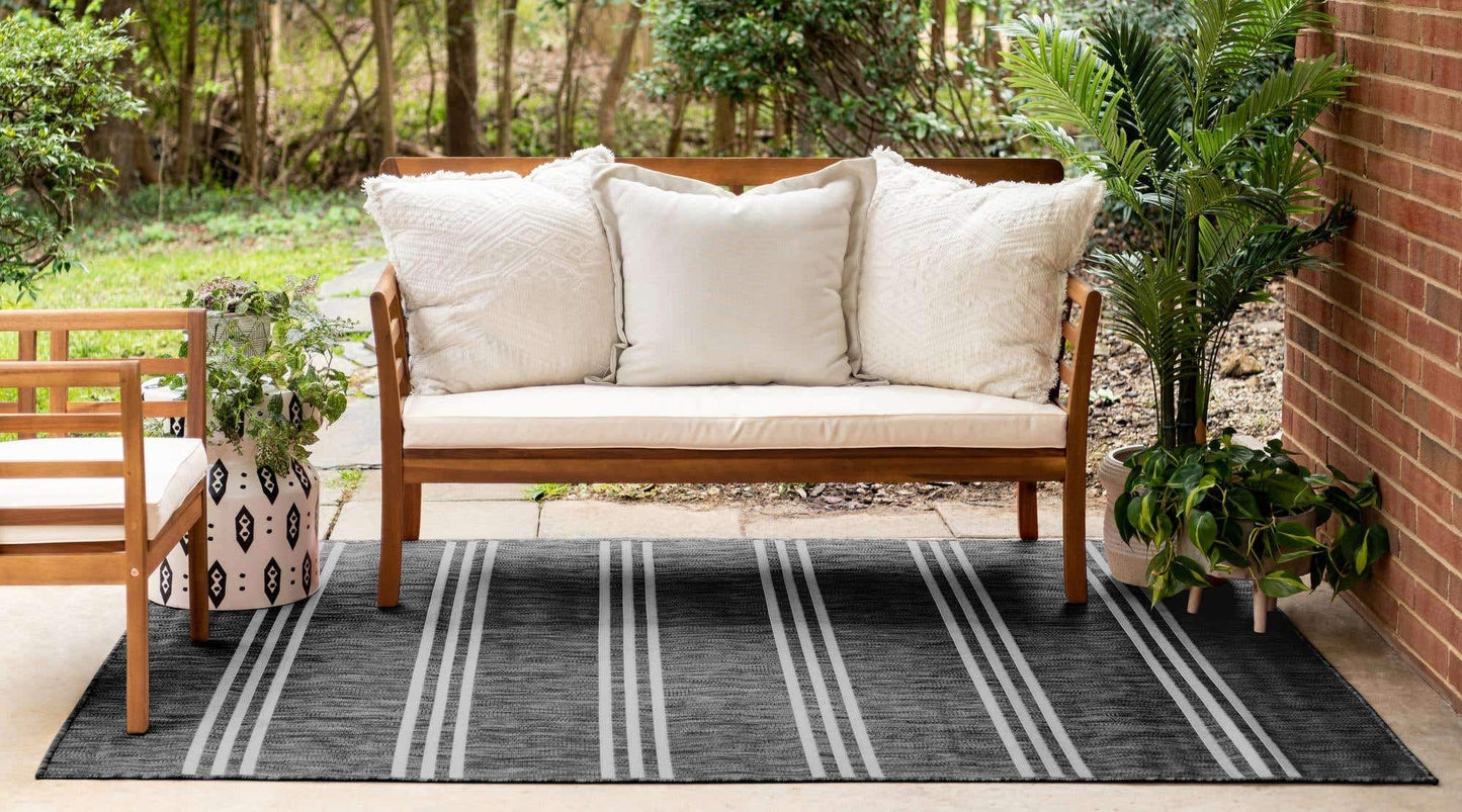 Unique Loom Jill Zarin Outdoor Collection Area Rug - Anguilla (3' 3" x 5' 3" Rectangle, Charcoal/ Ivory)