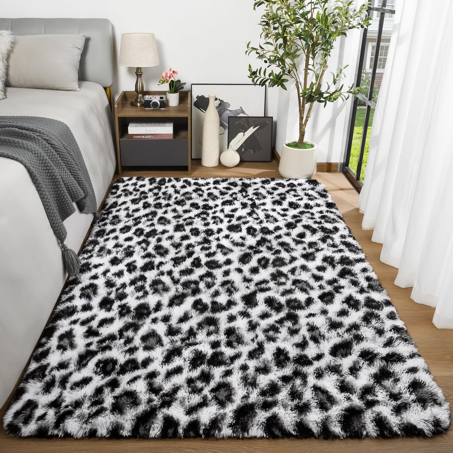 Amearea Fluffy Leopard Print Rug, Modern Shag Cheetah Rugs Home Decor for Teen Girls, Soft Comfy Faux Fur Animal Rug for Bedroom, Living Room, Plush Cheetah Print 70s Decor, White and Black 3x5 Feet