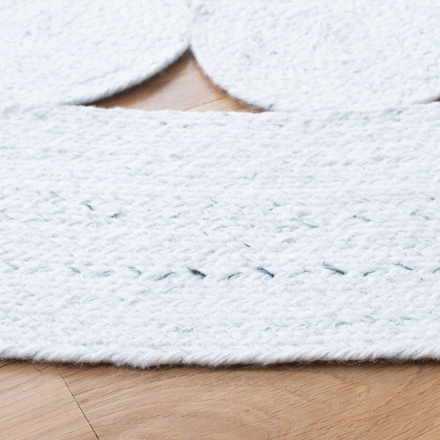 SAFAVIEH Cape Cod Collection 5' Round Ivory CAP225A Handmade Braided Area Rug