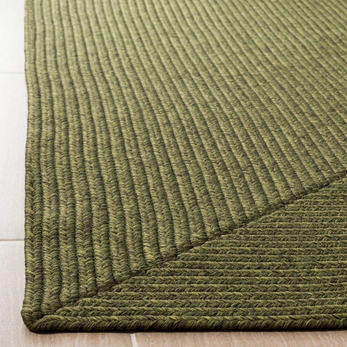 SAFAVIEH Washable Rug Outdoor Braided Collection - 4' Square, Green, Handmade & Reversible, Non-Shedding & Easy to Clean, Ideal for Patio, Backyard, Mudroom (BRD315A)