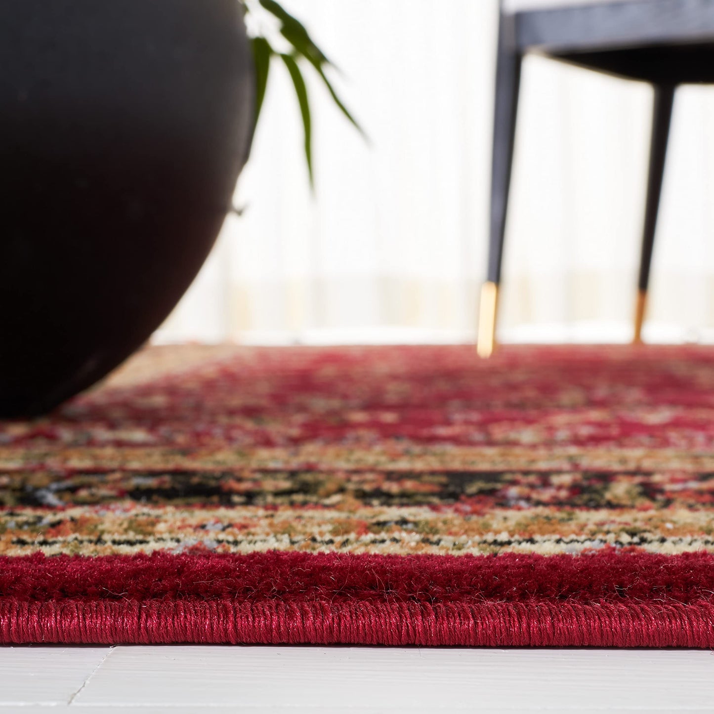 SAFAVIEH Area Rug 4x6 - Lyndhurst Collection - Red & Black, Traditional Oriental Design, Non-Shedding & Easy to Clean, Ideal for Living Room, Bedroom, Dining Space (LNH331B)