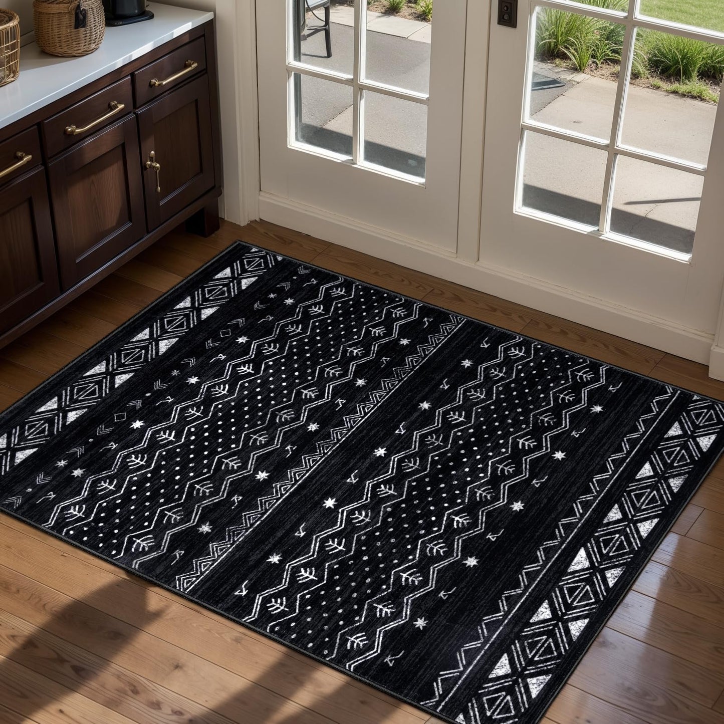 SERISSA 2x3 Rugs for Entryway, Washable Non-Slip Black and White Small Area Rug, Soft Low-Pile Boho Geometric Indoor Entry Rug Door Mat Indoor Entrance Front Door Carpet for Bathroom Kitchen Bedroom