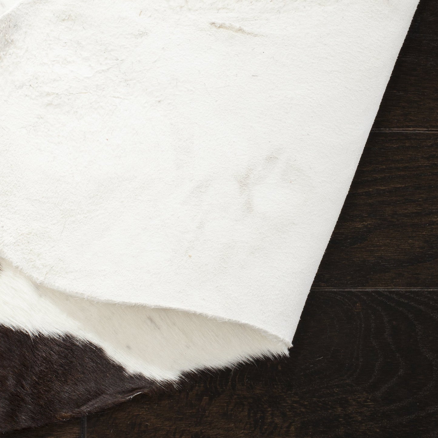 SAFAVIEH Cow Hide Collection Accent Rug - 4'7" x 5'8", Black & White, Handmade Rustic Genuine Cowhide, Ideal for High Traffic Areas in Entryway, Living Room, Bedroom (COH211B)