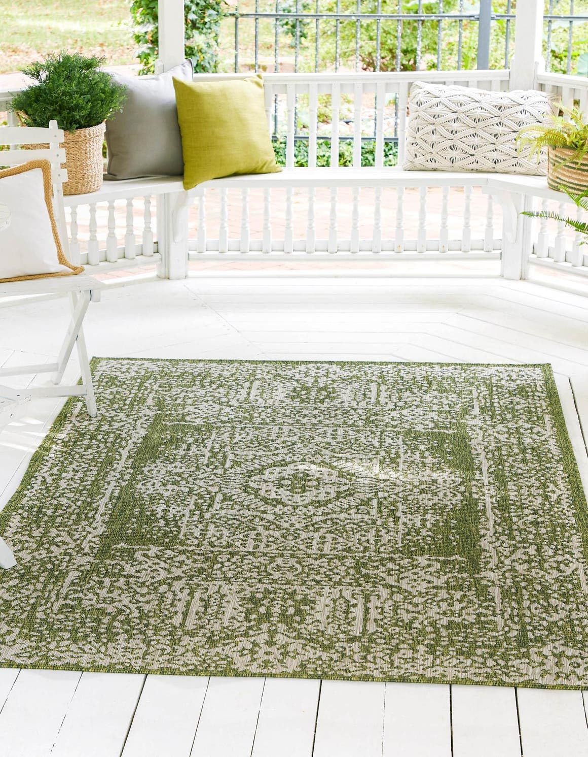 Unique Loom Outdoor Traditional Collection Area Rug - Timeworn (3' x 5' 1" Rectangle Green/Ivory)