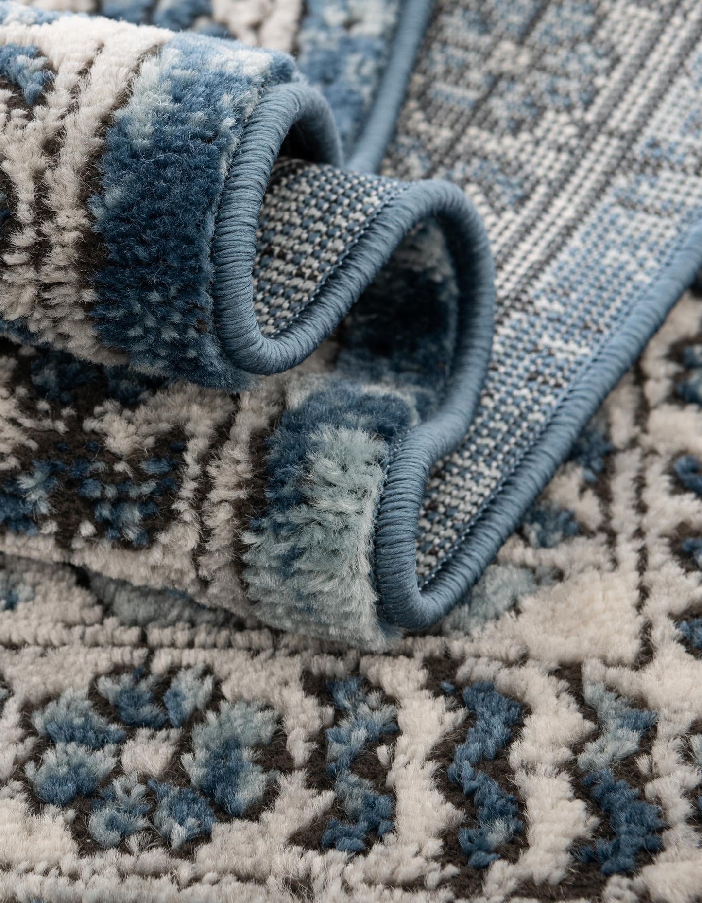 Unique Loom Nyla Collection Area Rug - Smile (6' 1" x 9' Oval Blue/Light Blue)