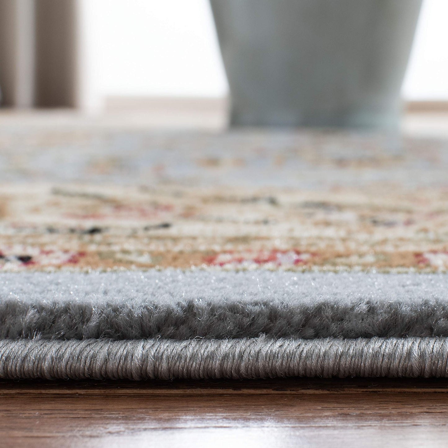 SAFAVIEH Lyndhurst Collection Area Rug - 4' Round, Light Blue & Ivory, Traditional Oriental Design, Non-Shedding & Easy Care, Ideal for High Traffic Areas in Living Room, Bedroom (LNH312B)