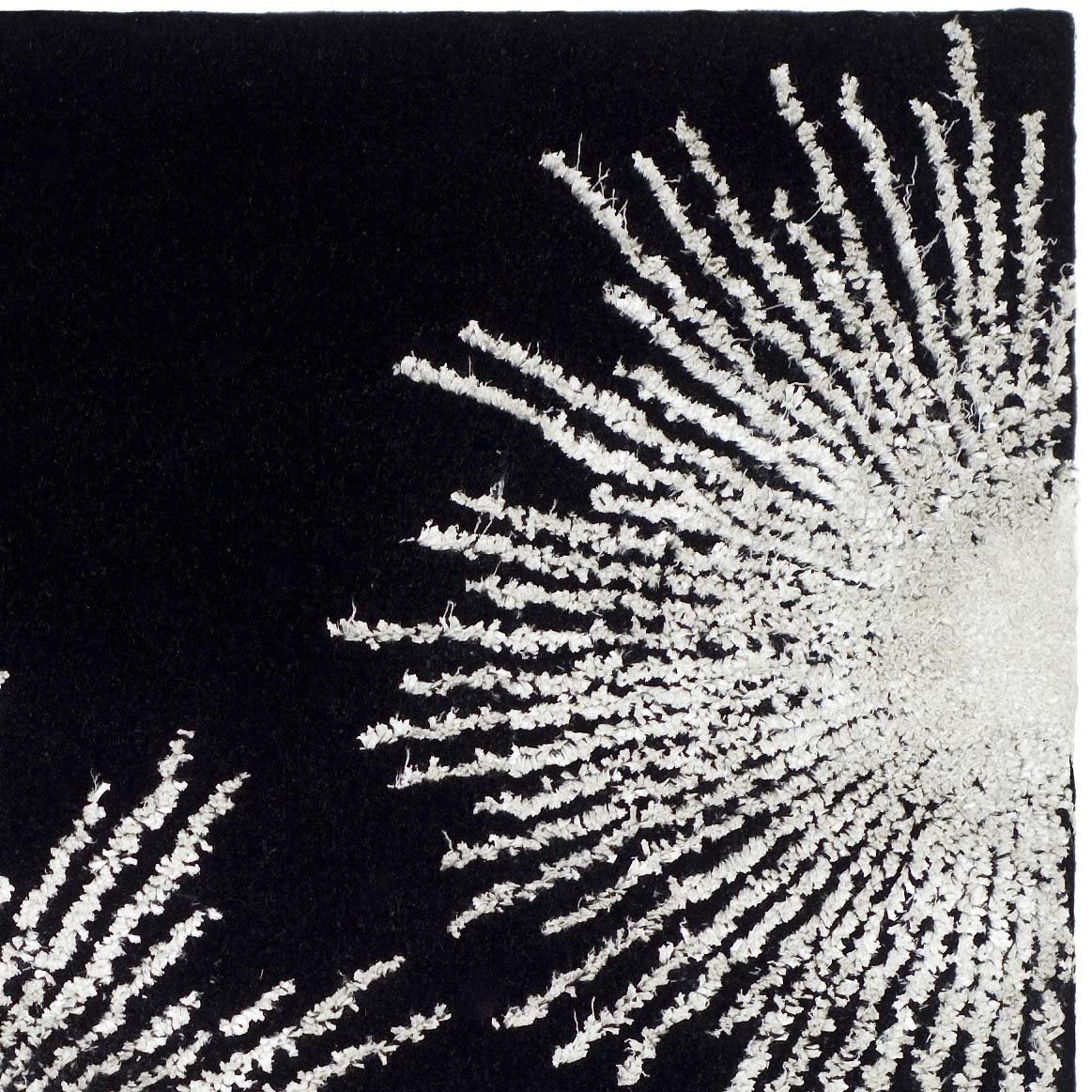 SAFAVIEH Soho Collection 2'6" x 8' Black / White SOH712D Handmade Starburst Premium Wool & Viscose Runner Rug