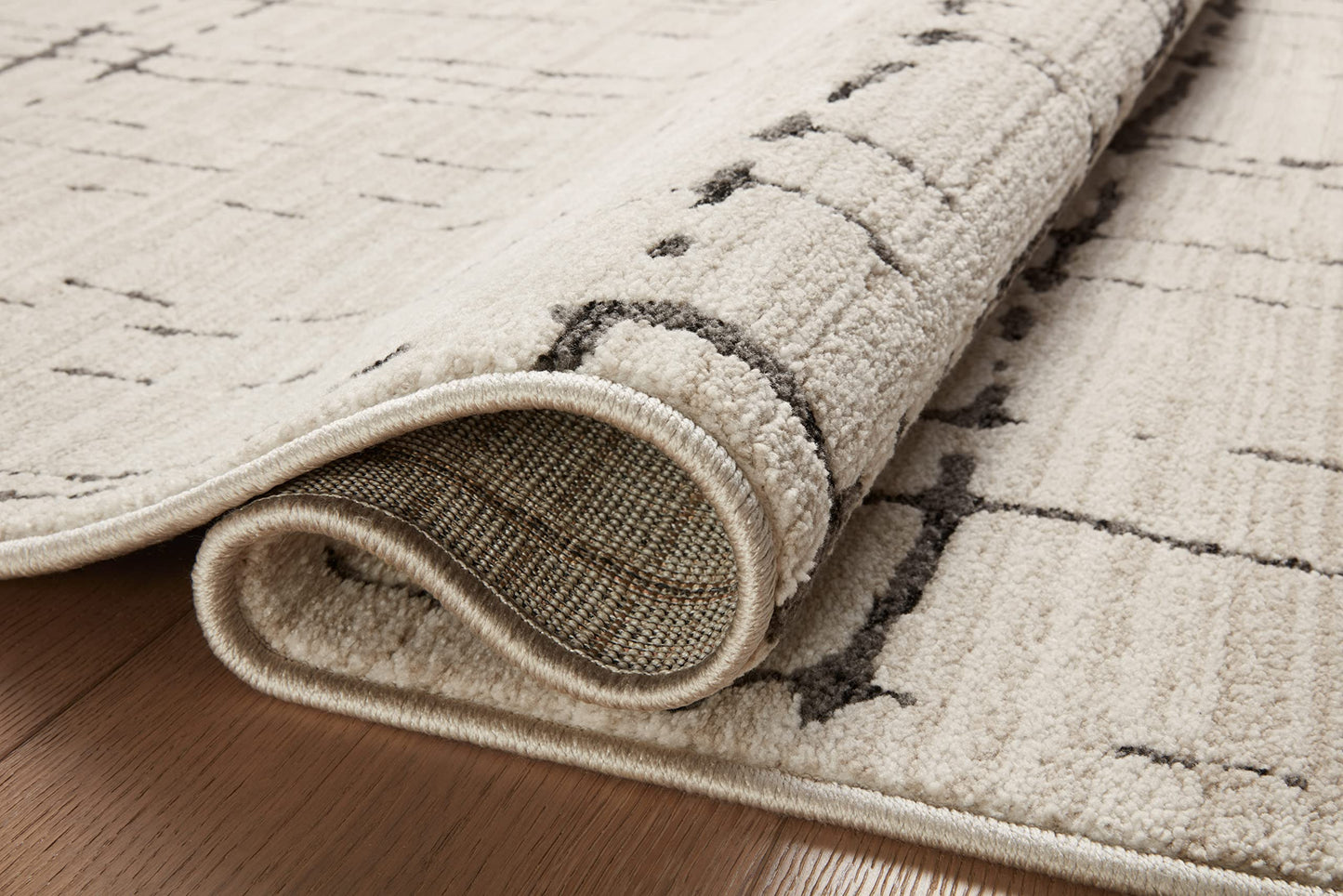 Loloi Darby Collection DAR-06 Sand/Dk. Grey 6'-7" x 9'-3" Area Rug