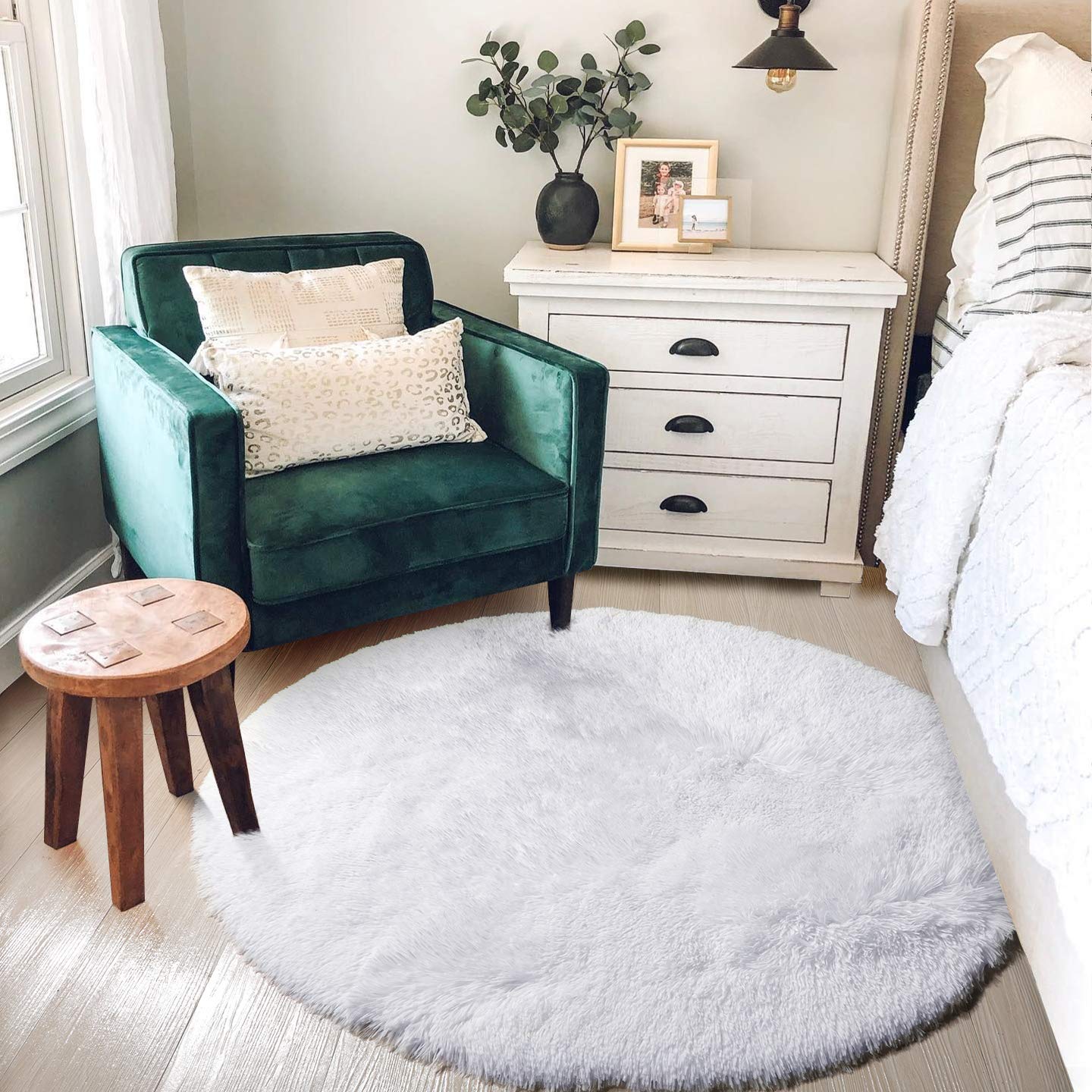 Amdrebio White Fluffy Round Rug 4Ft for Bedroom Aesthetic, Fuzzy Fur Circle Area Rugs for Living Room, Soft Plush Shaggy Shag Carpet for Nursery Dorm, Cute Kids Room Decor for Baby Toddler Teen Girls