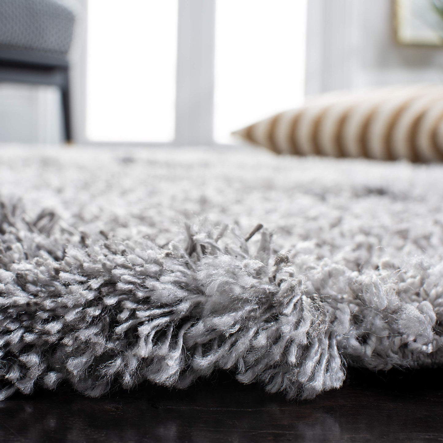 SAFAVIEH Horizon Shag Collection Area Rug - 5'3" x 7'7", Grey & Ivory, Modern Abstract Design, Non-Shedding & Easy Care, 2-inch Thick Ideal for High Traffic Areas in Living Room, Bedroom (HZN890F)